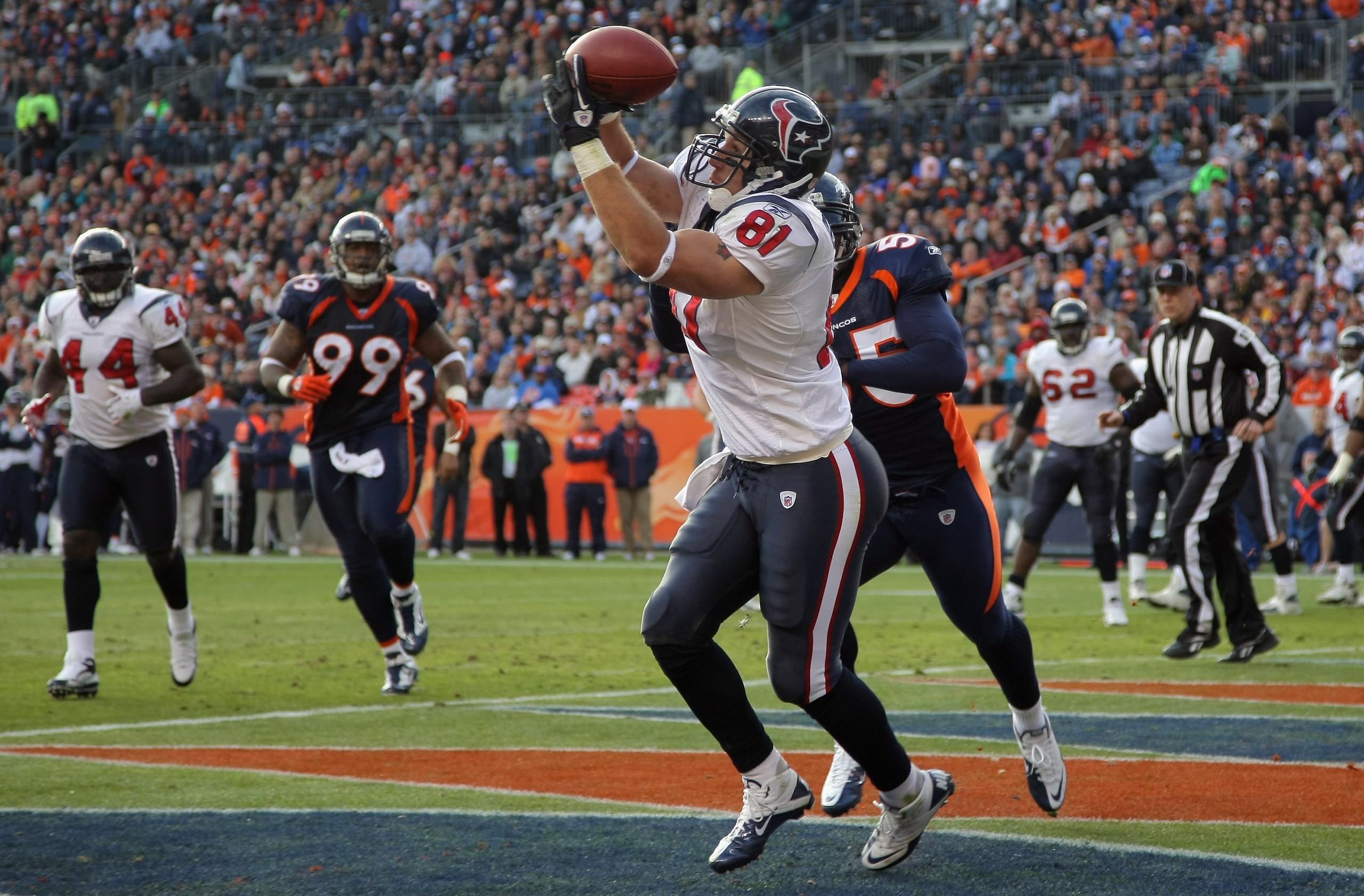 DENVER - DECEMBER 26: Wide receiver Owen Daniels #91 of the Houston Texas makes a first quarter touchdown reception in front of D.J. Williams #55 of the Denver Broncos at INVESCO Field at Mile High on December 26, 2010 in Denver, Colorado. (Photo by Dou DENVER - DECEMBER 26: Wide receiver Owen Daniels #91 of the Houston Texas makes a first quarter touchdown reception in front of D.J. Williams #55 of the Denver Broncos at INVESCO Field at Mile High on December 26, 2010 in Denver, Colorado. (Photo by Dou