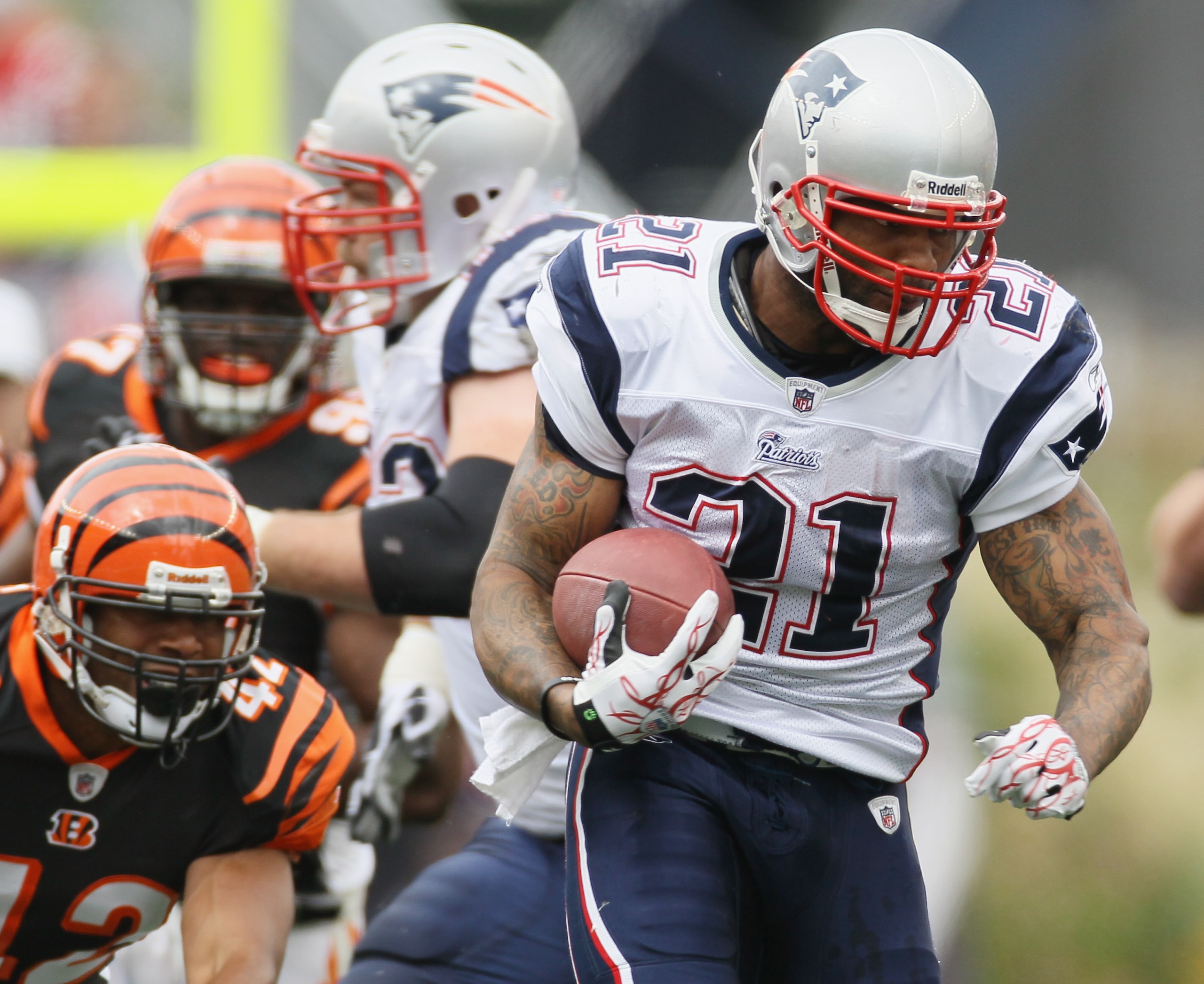 FOXBORO, MA - SEPTEMBER 12: Fred Taylor #21 of the New England Patriots carries the ball in the first quarter against the Cincinnati Bengals during the NFL season opener on September 12, 2010 at Gillette Stadium in Foxboro, Massachusetts. (Photo by Elsa FOXBORO, MA - SEPTEMBER 12: Fred Taylor #21 of the New England Patriots carries the ball in the first quarter against the Cincinnati Bengals during the NFL season opener on September 12, 2010 at Gillette Stadium in Foxboro, Massachusetts. (Photo by Elsa