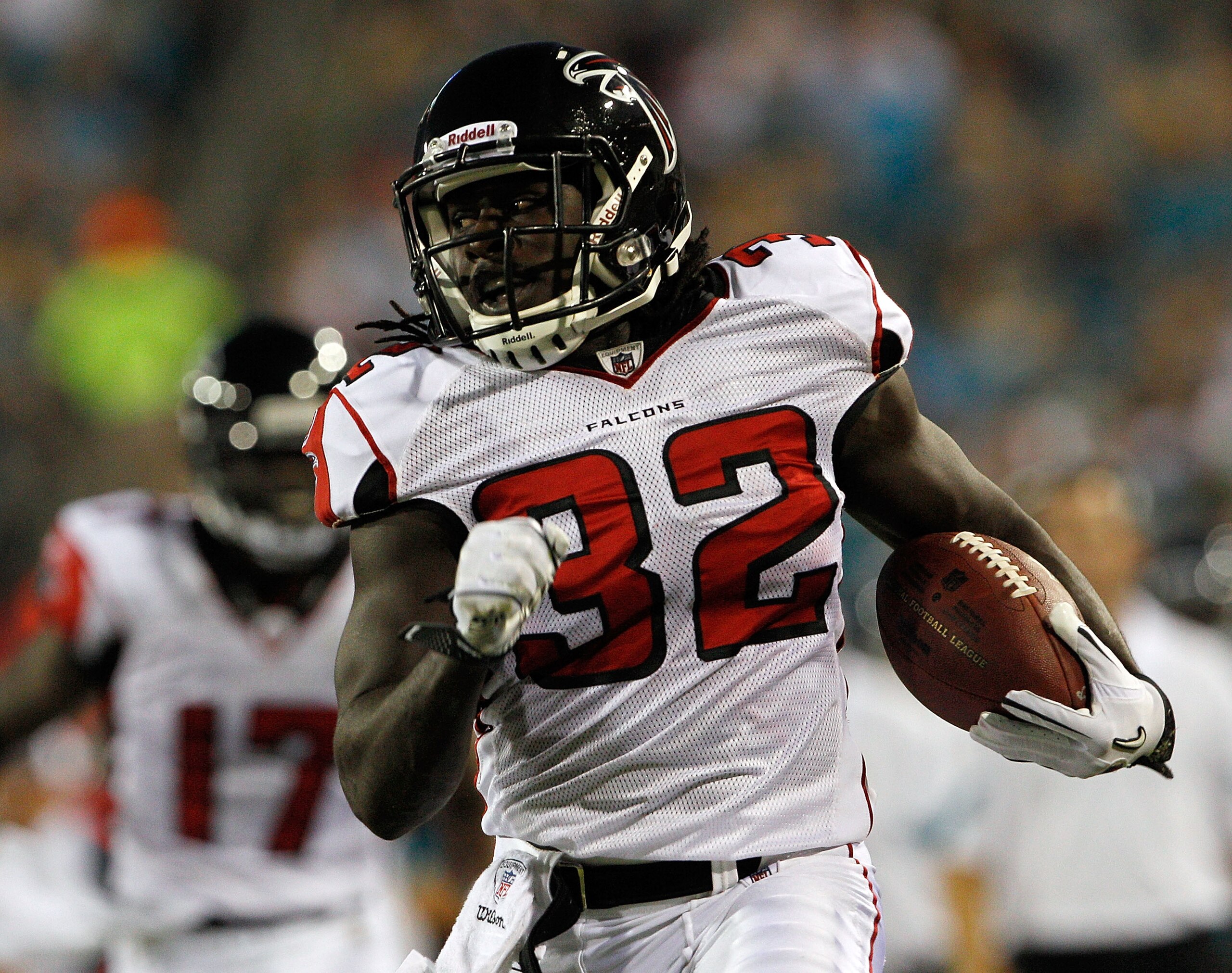 JACKSONVILLE, FL - SEPTEMBER 02: Jerious Norwood #32 of the Atlanta Falcons runs for yardage during a preseason game against the Jacksonville Jaguars at EverBank Field on September 2, 2010 in Jacksonville, Florida. (Photo by Sam Greenwood/Getty Images) JACKSONVILLE, FL - SEPTEMBER 02: Jerious Norwood #32 of the Atlanta Falcons runs for yardage during a preseason game against the Jacksonville Jaguars at EverBank Field on September 2, 2010 in Jacksonville, Florida. (Photo by Sam Greenwood/Getty Images)