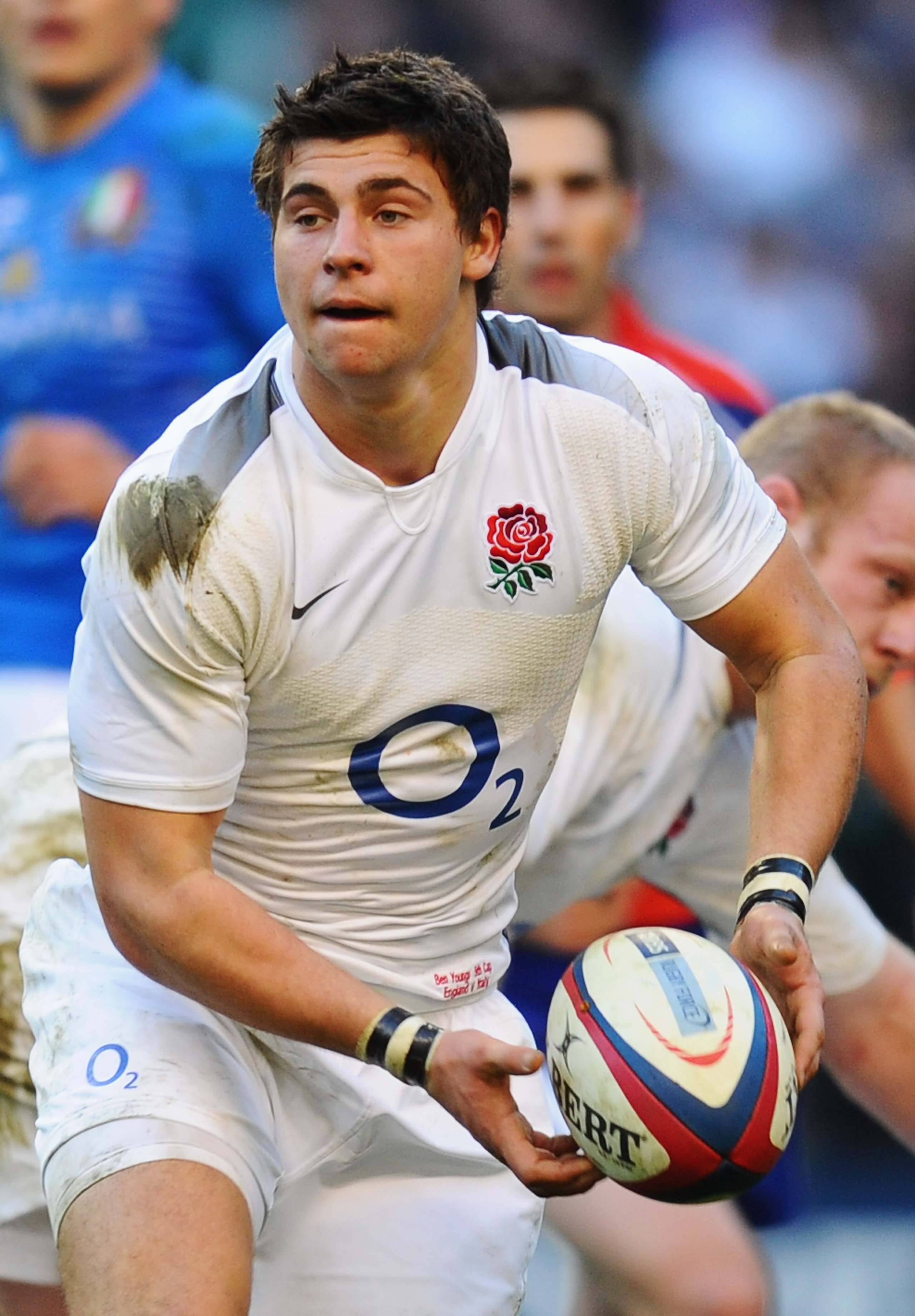 LONDON, ENGLAND - FEBRUARY 12:  Ben Youngs of England passes the ball during the RBS 6 Nations Championship match between England and Italy at Twickenham Stadium on February 12, 2011 in London, England.  (Photo by Mike Hewitt/Getty Images)