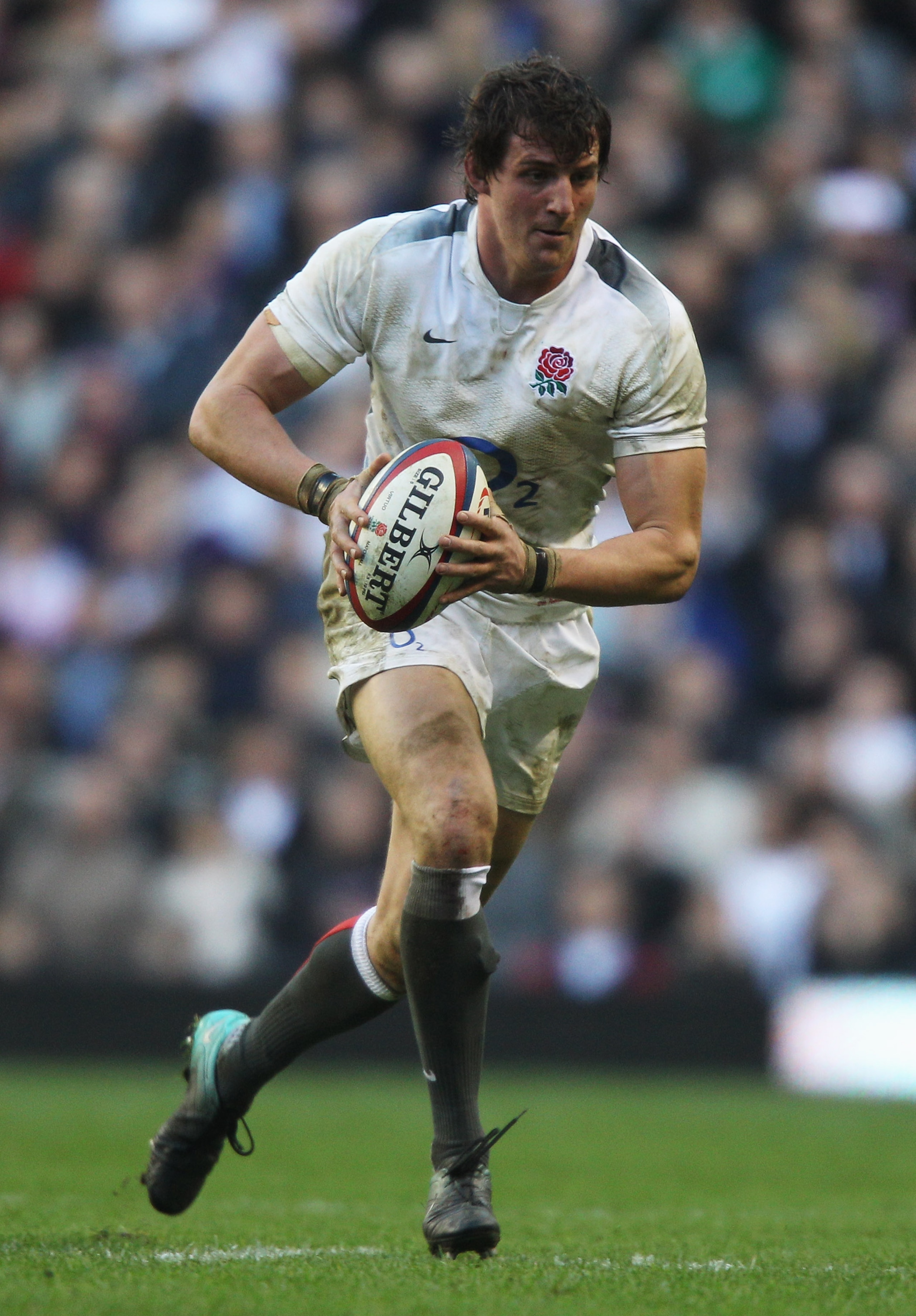 LONDON, ENGLAND - FEBRUARY 12:  Tom Wood of England in action during the RBS 6 Nations Championship match between England and Italy at Twickenham Stadium on February 12, 2011 in London, England.  (Photo by David Rogers/Getty Images)