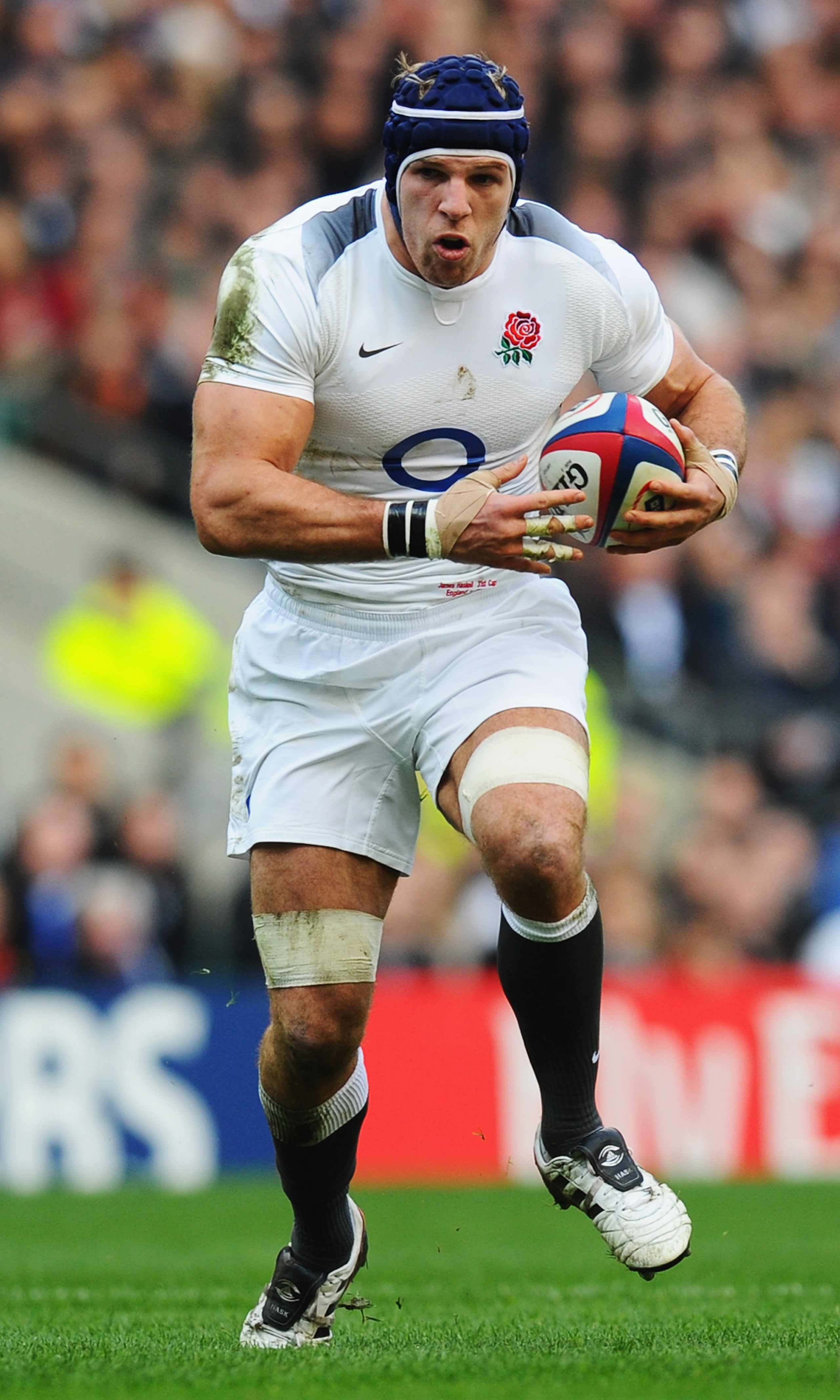 LONDON, ENGLAND - FEBRUARY 12:  James Haskell of England runs with the ball during the RBS 6 Nations Championship match between England and Italy at Twickenham Stadium on February 12, 2011 in London, England.  (Photo by Mike Hewitt/Getty Images)