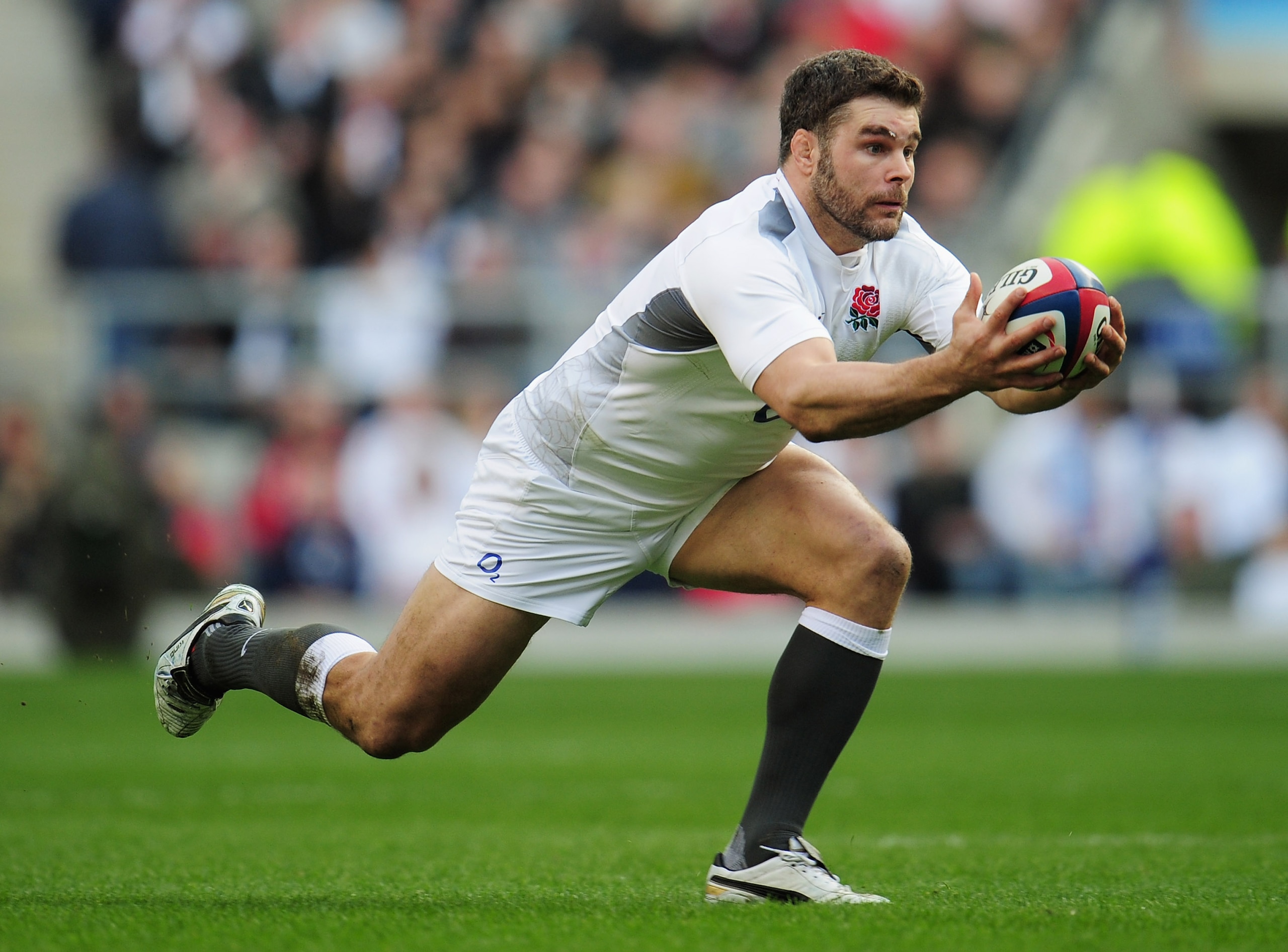 LONDON, ENGLAND - FEBRUARY 12:  Nick Easter of England catches the ball during the RBS 6 Nations Championship match between England and Italy at Twickenham Stadium on February 12, 2011 in London, England.  (Photo by Shaun Botterill/Getty Images)