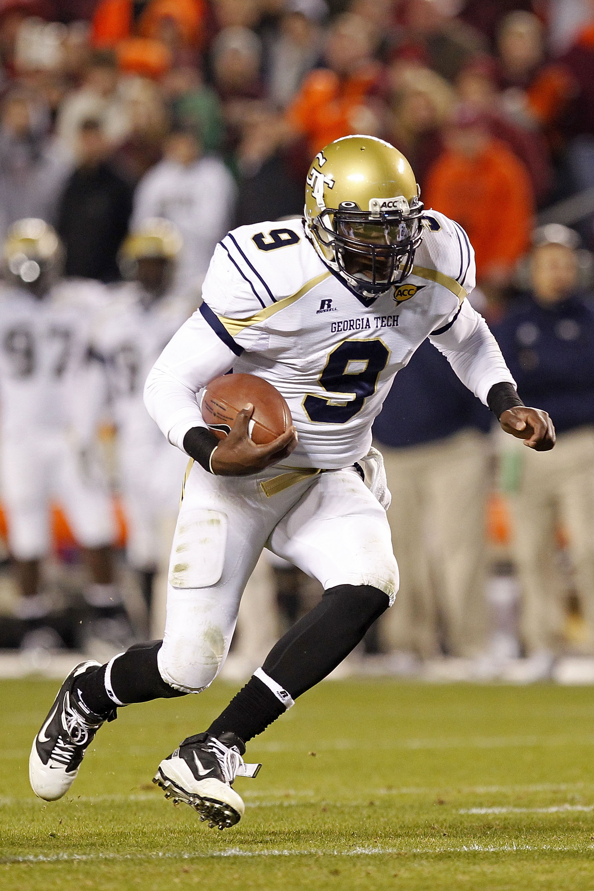BLACKSBURG, VA - NOVEMBER 04:  Quarterback Joshua Nesbitt #9 of the Georgia Tech Yellow Jackets runs with the ball against the Virginia Tech Hokies at Lane Stadium on November 4, 2010 in Blacksburg, Virginia.  (Photo by Geoff Burke/Getty Images)