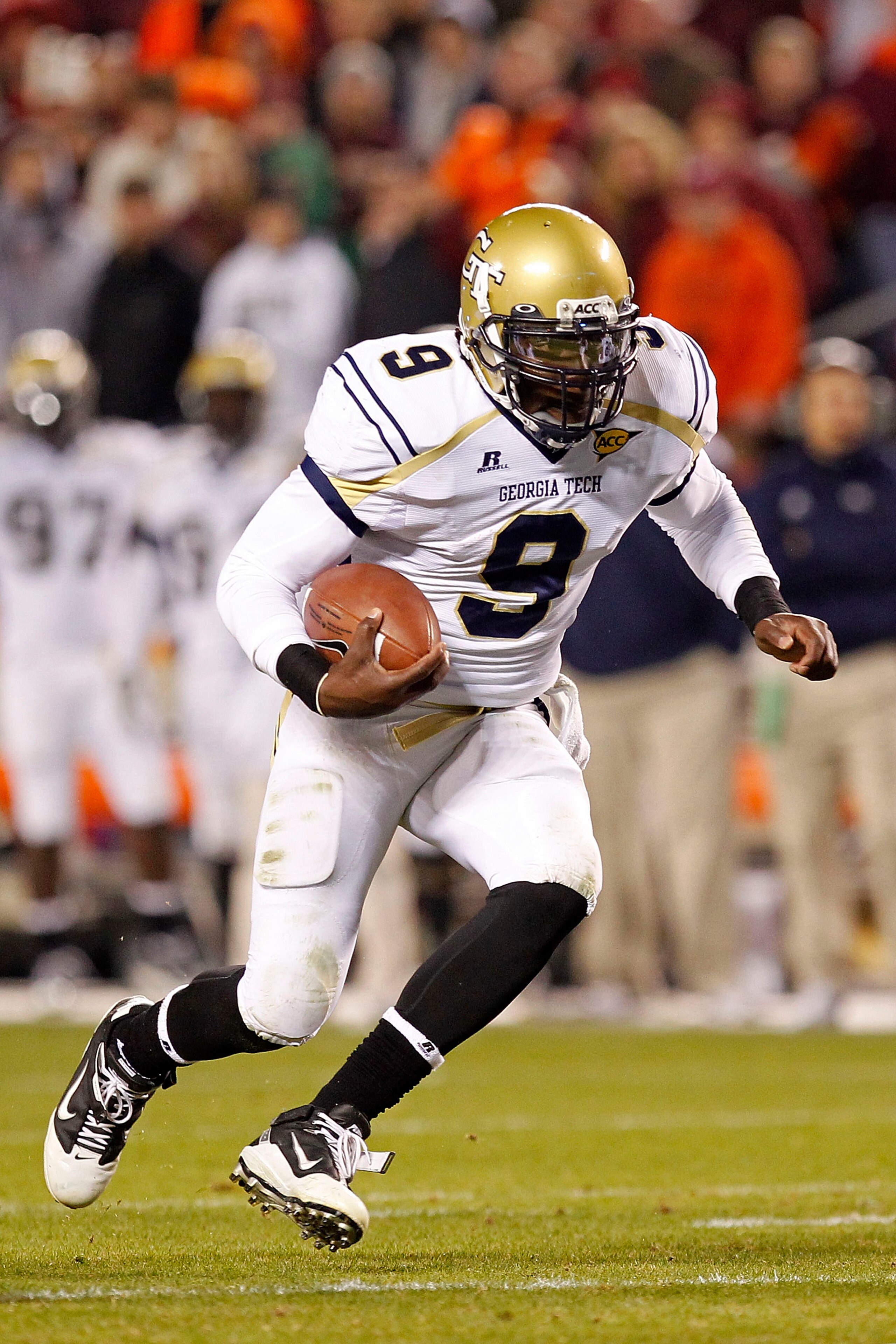 BLACKSBURG, VA - NOVEMBER 04:  Quarterback Joshua Nesbitt #9 of the Georgia Tech Yellow Jackets runs with the ball against the Virginia Tech Hokies at Lane Stadium on November 4, 2010 in Blacksburg, Virginia.  (Photo by Geoff Burke/Getty Images)