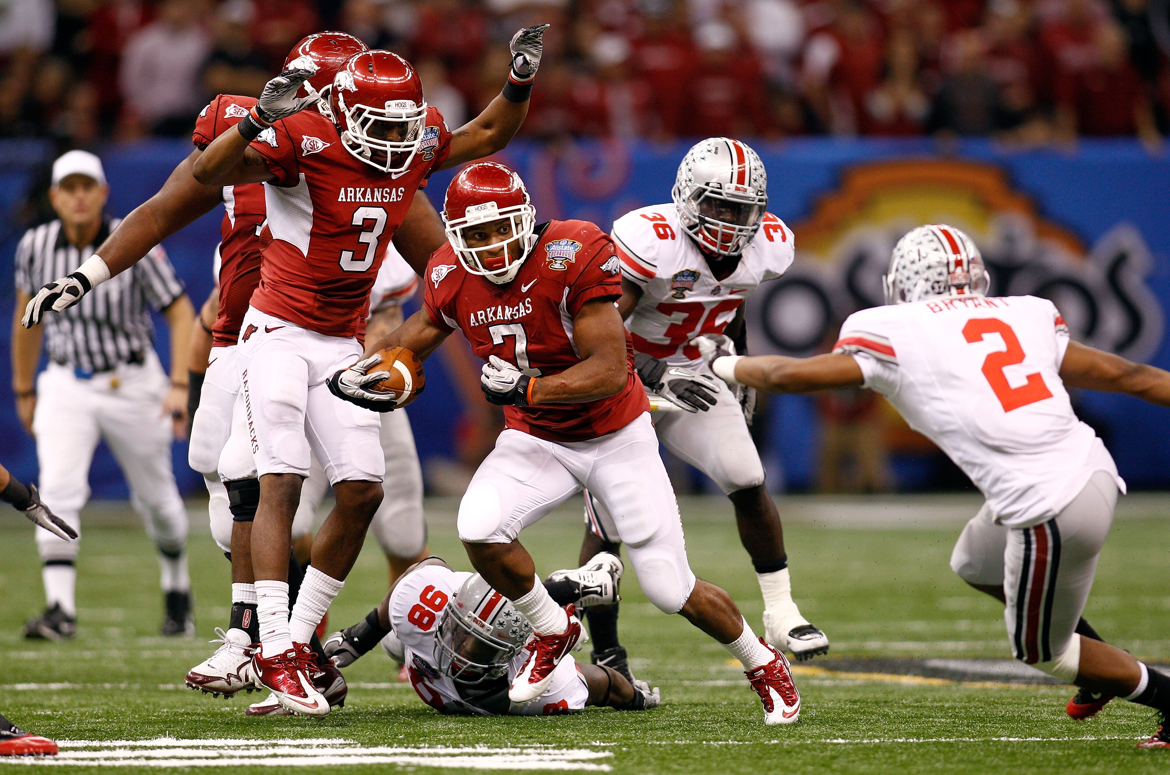 NEW ORLEANS, LA - JANUARY 04: Knile Davis #7 of the Arkansas Razorbacks runs the ball in the second half against the Ohio State Buckeyes during the Allstate Sugar Bowl at the Louisiana Superdome on January 4, 2011 in New Orleans, Louisiana. (Photo by Ch NEW ORLEANS, LA - JANUARY 04: Knile Davis #7 of the Arkansas Razorbacks runs the ball in the second half against the Ohio State Buckeyes during the Allstate Sugar Bowl at the Louisiana Superdome on January 4, 2011 in New Orleans, Louisiana. (Photo by Ch