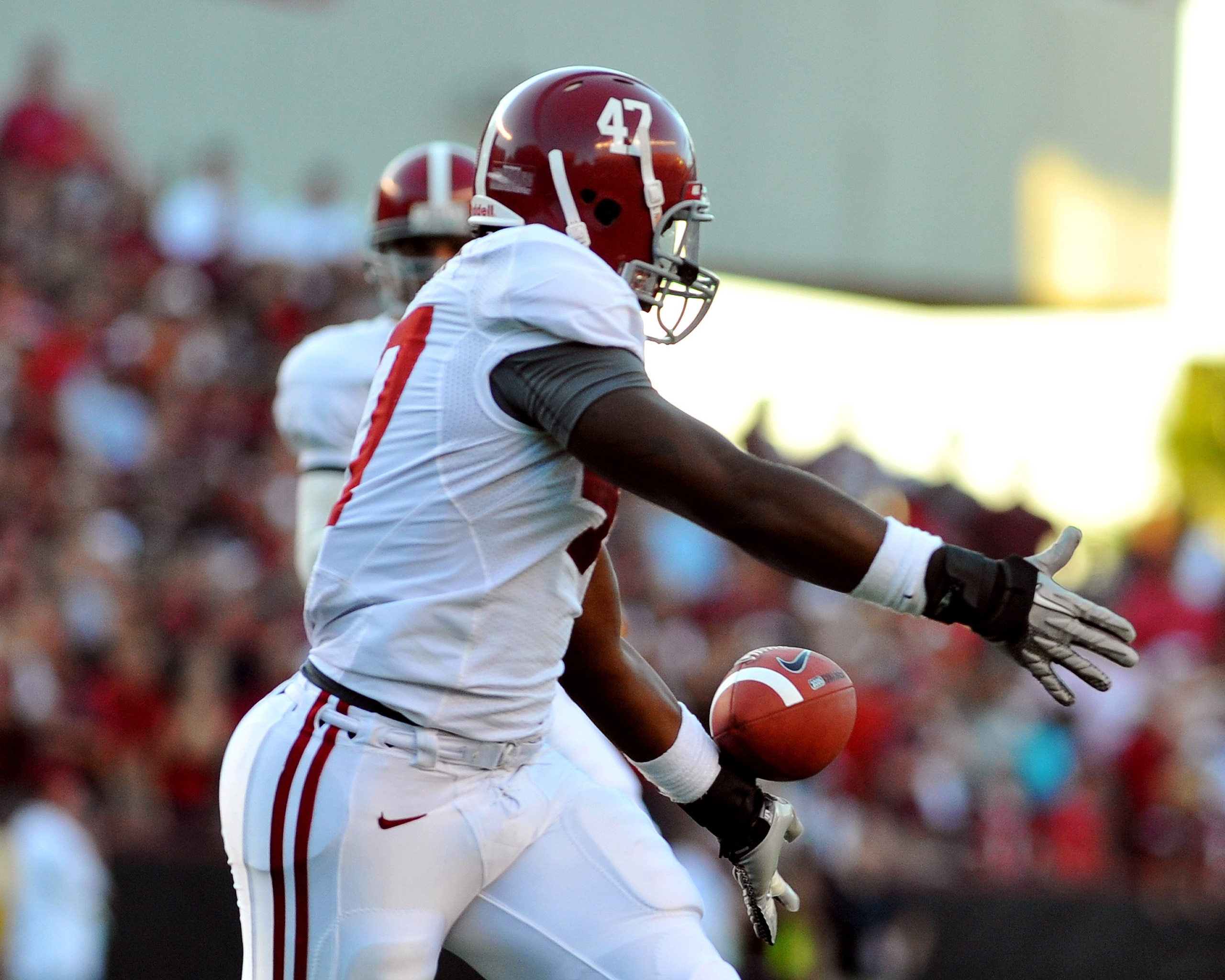 COLUMBIA, SC - OCTOBER 9: Linebacker Ed Stinson #47 of the Alabama Crimson Tide drops a fourth-down pass after a fake field goal against the South Carolina Gamecocks October 9, 2010 at Williams-Brice Stadium in Columbia, South Carolina. (Photo by Al Mes COLUMBIA, SC - OCTOBER 9: Linebacker Ed Stinson #47 of the Alabama Crimson Tide drops a fourth-down pass after a fake field goal against the South Carolina Gamecocks October 9, 2010 at Williams-Brice Stadium in Columbia, South Carolina. (Photo by Al Mes