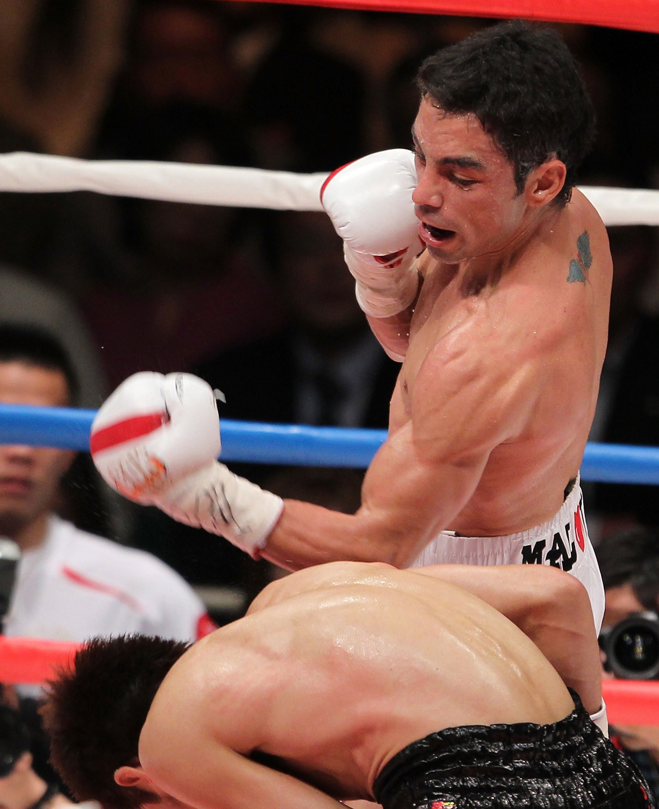 TOKYO - APRIL 30:  Fernando Montiel of Mexico hits his left on Hozumi Hasegawa of Japan during the WBC Bantamweight Title Fight between Hozumi Hasegawa and Fernando Montiel at Nippon Budokan on April 30, 2010 in Tokyo, Japan.  (Photo by Koichi Kamoshida/G