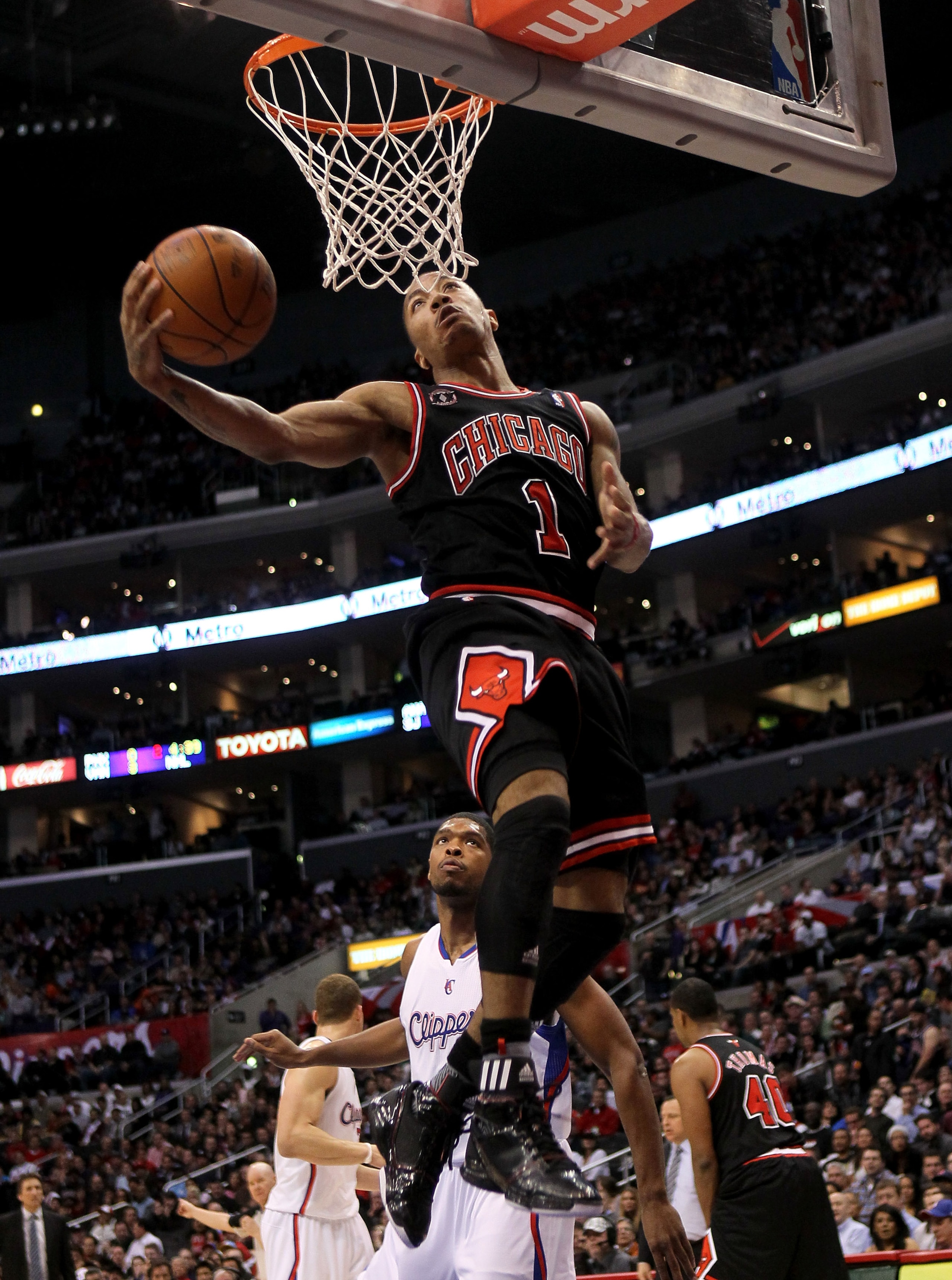 LOS ANGELES, CA - FEBRUARY 02:  Derrick Rose #1 of the Chicago Bulls shoots against the Los Angeles Clippers at Staples Center on February 2, 2011  in Los Angeles, California.  NOTE TO USER: User expressly acknowledges and agrees that, by downloading and