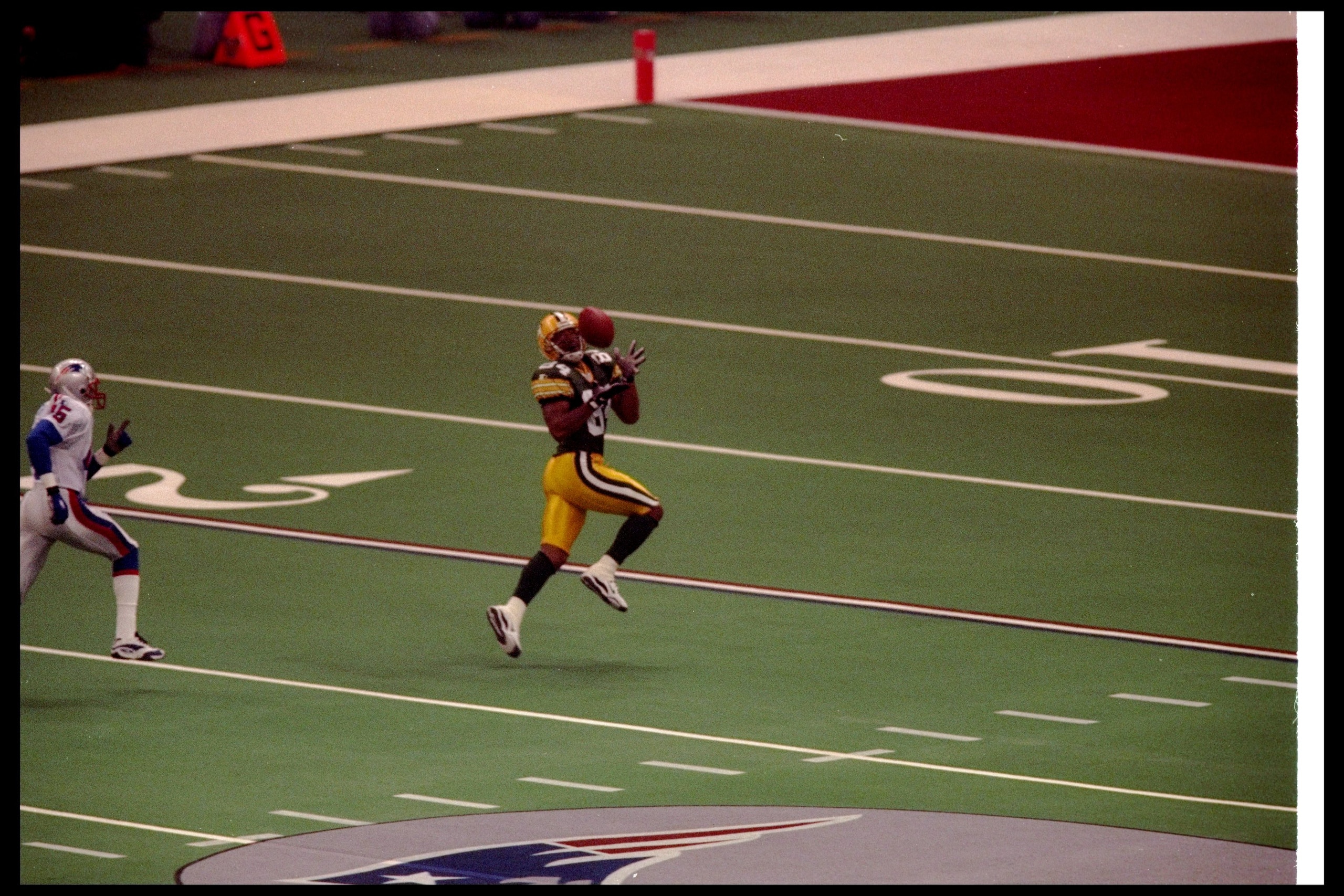 26 Jan 1997:  Wide receiver Andre Rison of the Green Bay Packers runs the ball in for a touchdown during Super Bowl XXXI against the New England Patriots at the Superdome in New Orleans, Louisiana.  The Packers won the game, 35-21. Mandatory Credit: Steph