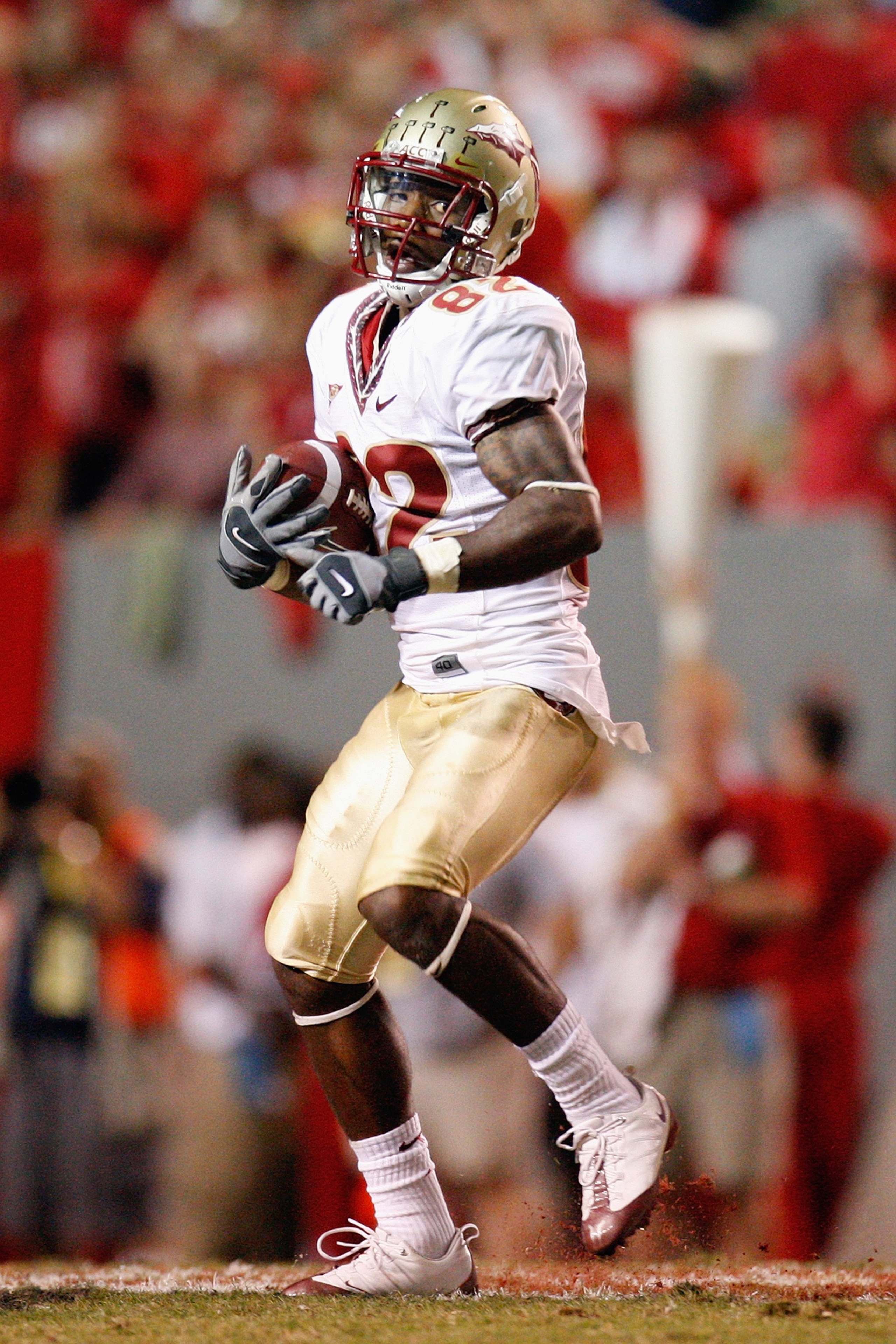 RALEIGH, NC - OCTOBER 16:  Taiwan Easterling #82 of the Florida State Seminoles carries the ball during the game against the North Carolina State Wolfpack at Carter-Finley Stadium on October 16, 2008 in Raleigh, North Carolina.  (Photo by Kevin C. Cox/Get