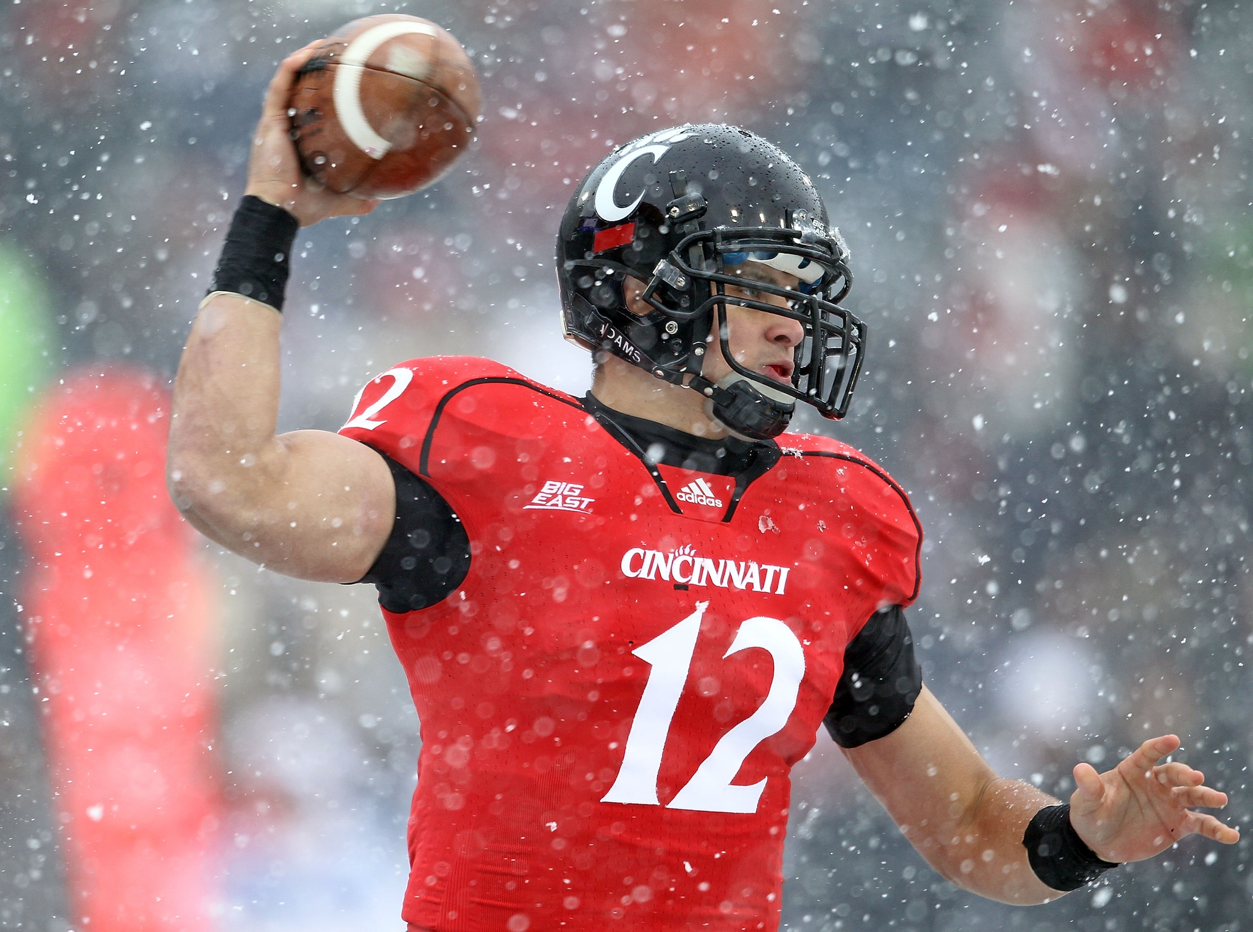 CINCINNATI, OH - DECEMBER 04: Zach Collaros #12 of the Cincinnati Bearcats throws the ball during the Big East Conference game against the Pittsburgh Panthers at Nippert Stadium on December 4, 2010 in Cincinnati, Ohio. Pittsburgh won 28-10. (Photo by A CINCINNATI, OH - DECEMBER 04: Zach Collaros #12 of the Cincinnati Bearcats throws the ball during the Big East Conference game against the Pittsburgh Panthers at Nippert Stadium on December 4, 2010 in Cincinnati, Ohio. Pittsburgh won 28-10. (Photo by A