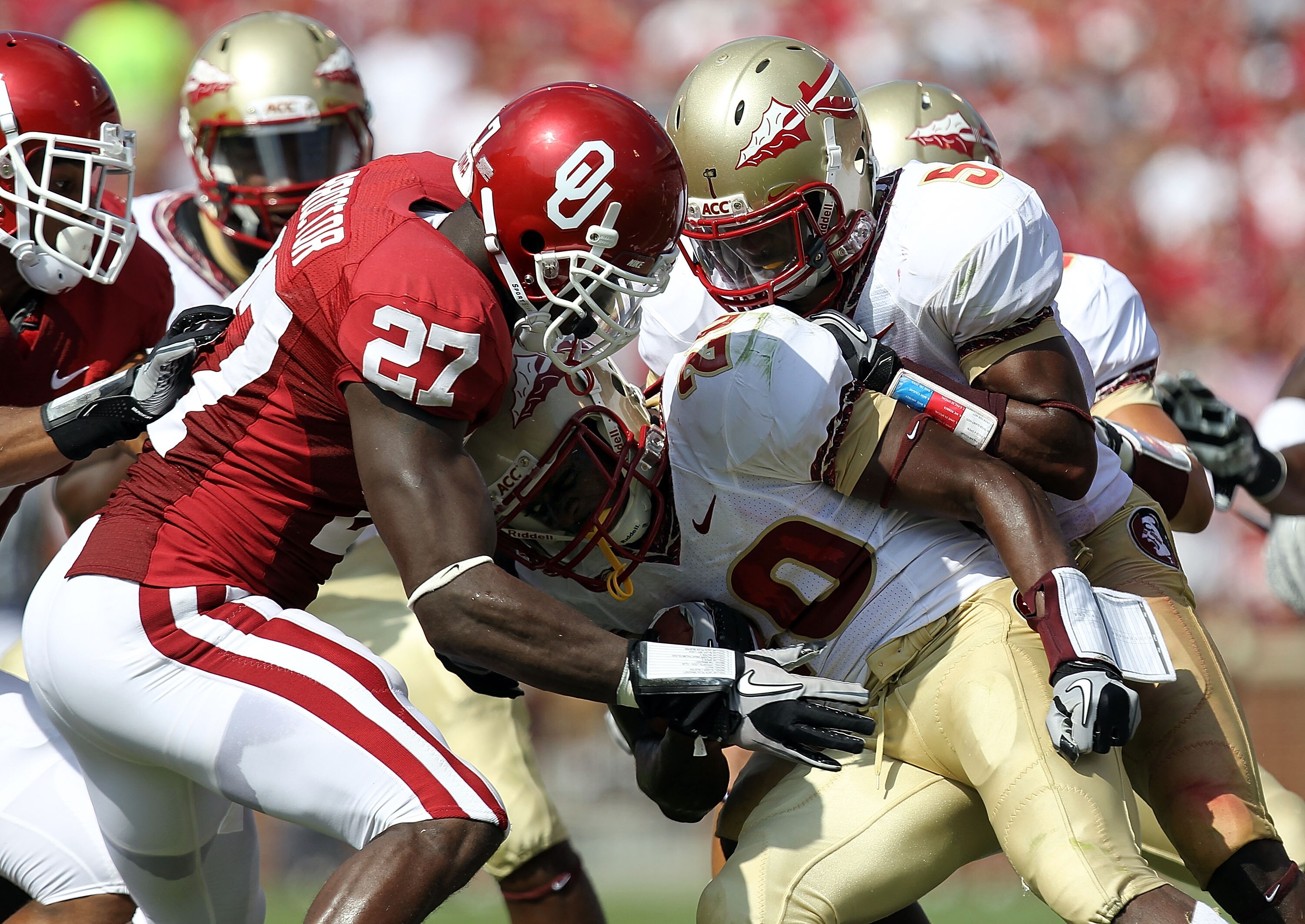 NORMAN, OK - SEPTEMBER 11:  Lamarcus Joyner #20 of the Florida State Seminoles returns a kick against Sam Proctor #27 of the Oklahoma Sooners at Gaylord Family Oklahoma Memorial Stadium on September 11, 2010 in Norman, Oklahoma.  (Photo by Ronald Martinez