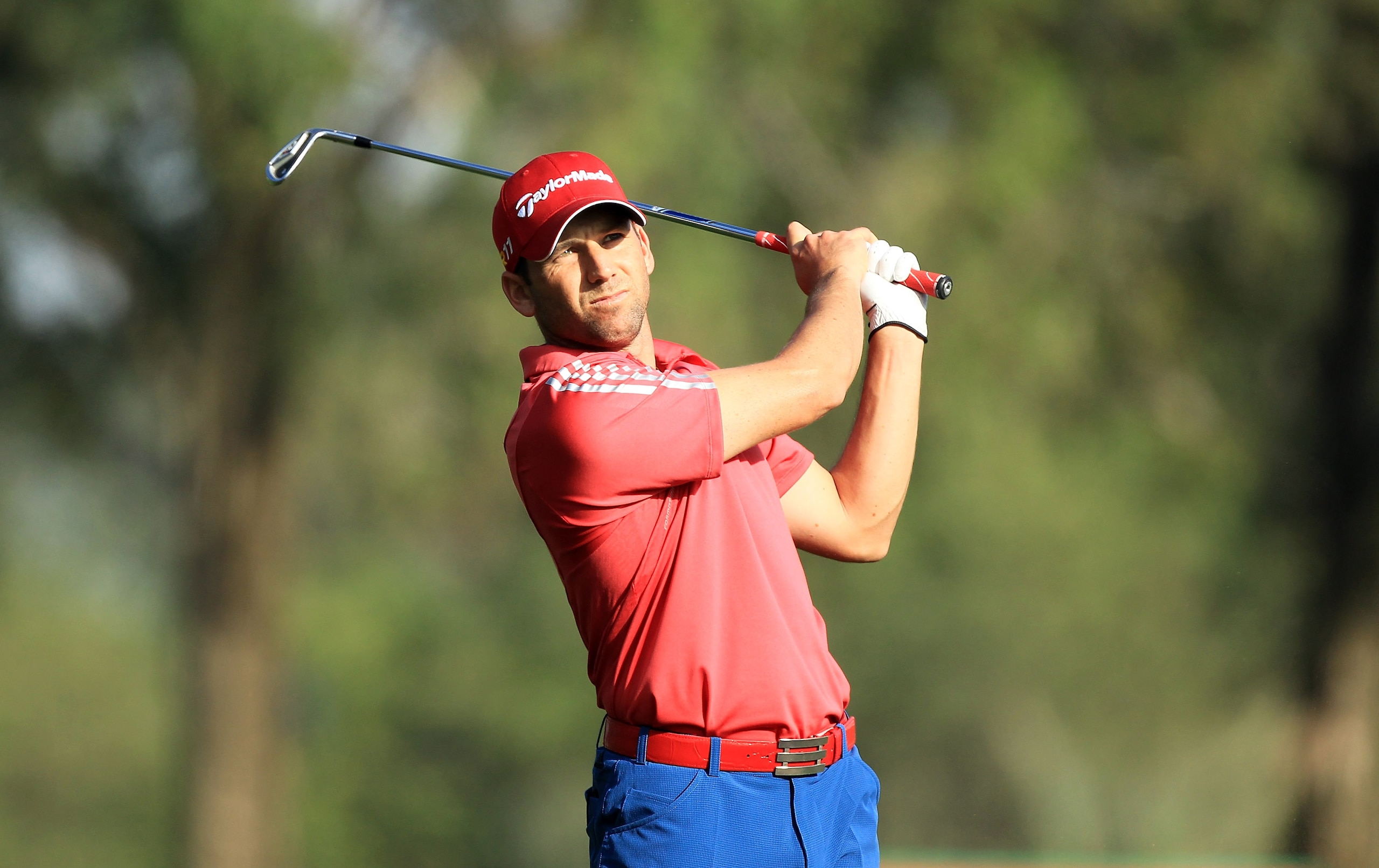 DUBAI, UNITED ARAB EMIRATES - FEBRUARY 13:  Sergio Garcia of Spain plays his second shot at the 18th hole during the final round of the 2011 Omega Dubai Desert Classic on the Majilis Course at the Emirates Golf Club on February 13, 2011 in Dubai, United A
