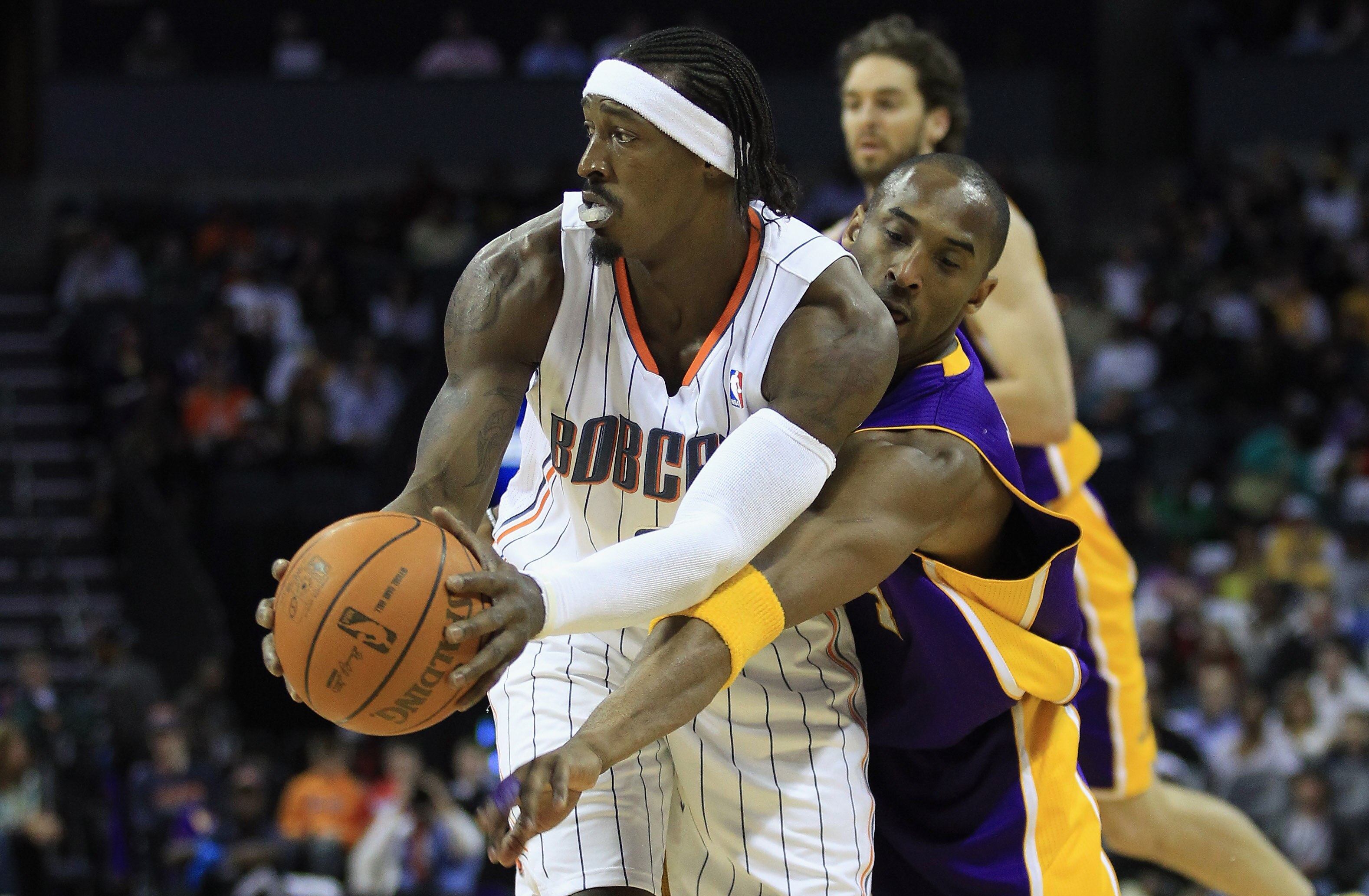 CHARLOTTE, NC - FEBRUARY 14:  Kobe Bryant #24 of the Los Angeles Lakers tries to steal the ball away from Gerald Wallace #3 of the Charlotte Bobcats during their game at Time Warner Cable Arena on February 14, 2011 in Charlotte, North Carolina. NOTE TO US