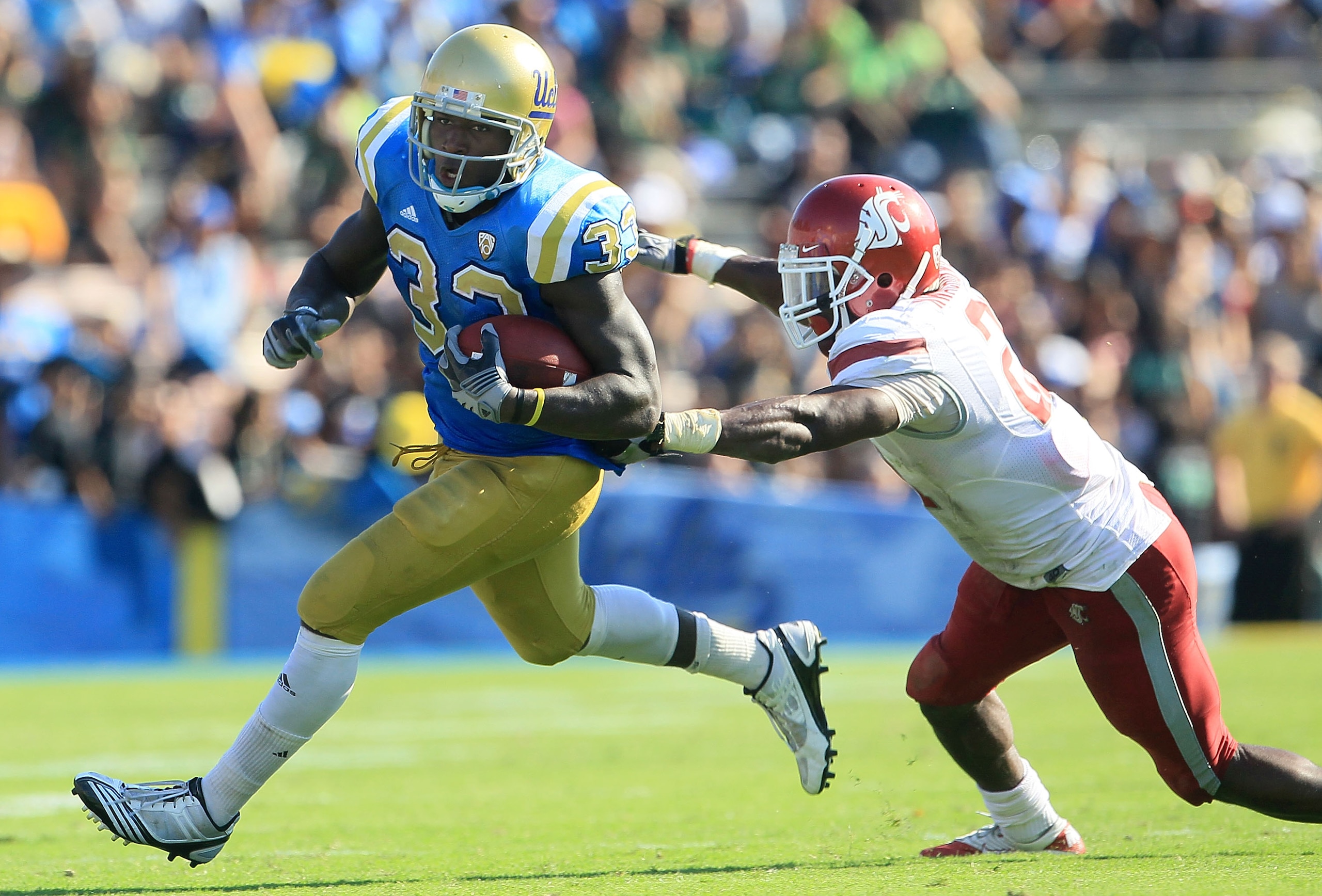 PASADENA, CA - OCTOBER 02:  Derrick Coleman #33 of the UCLA Bruins carries the ball against the Washington State Cougars during the game at the Rose Bowl on October 2, 2010 in Pasadena, California.  (Photo by Jeff Gross/Getty Images)