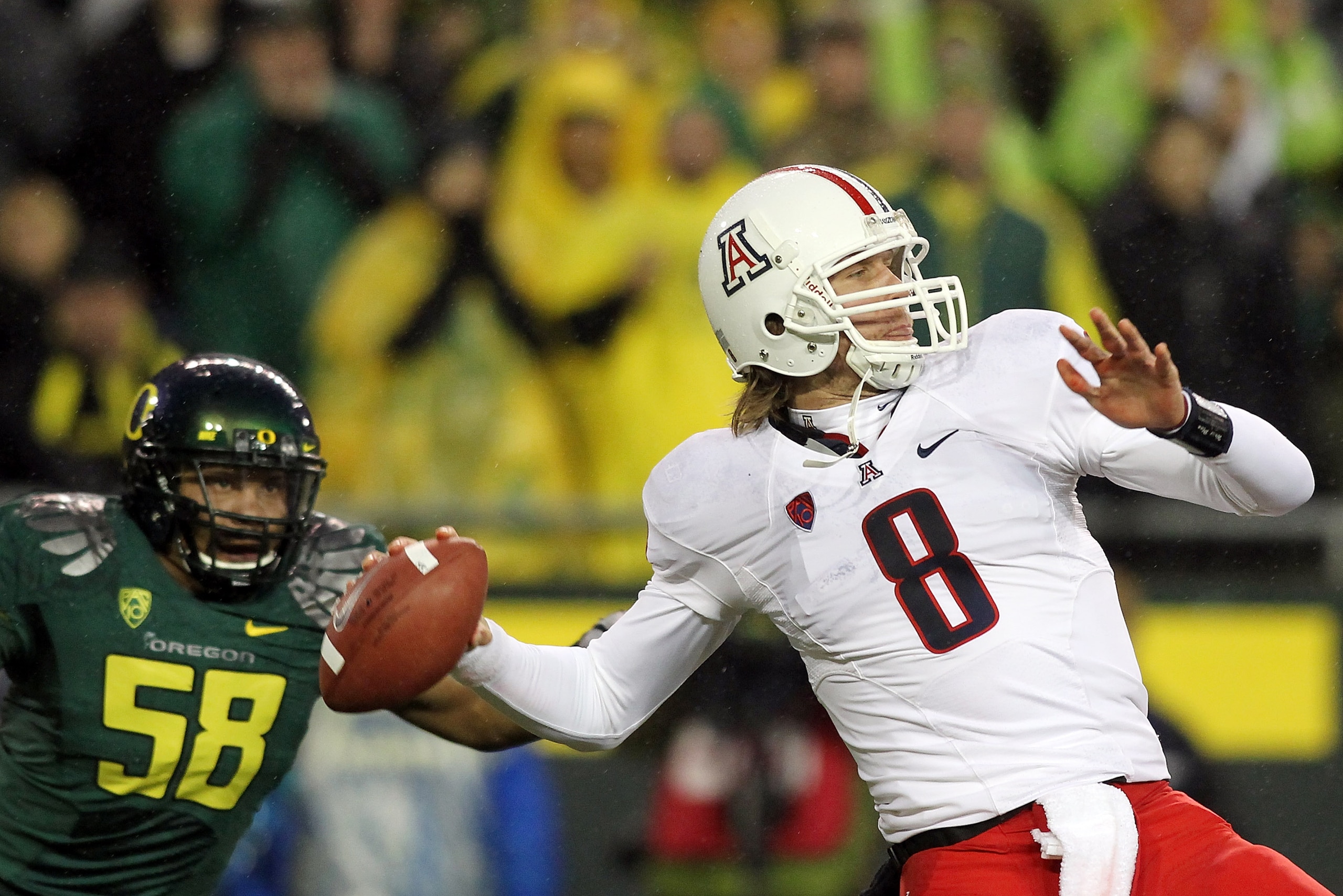 EUGENE, OR - NOVEMBER 26:  Quarterback Nick Foles #8 of the Arizona Wildcats throews a pass against the Oregon Ducks  on November 26, 2010 at the Autzen Stadium in Eugene, Oregon.  (Photo by Jonathan Ferrey/Getty Images)