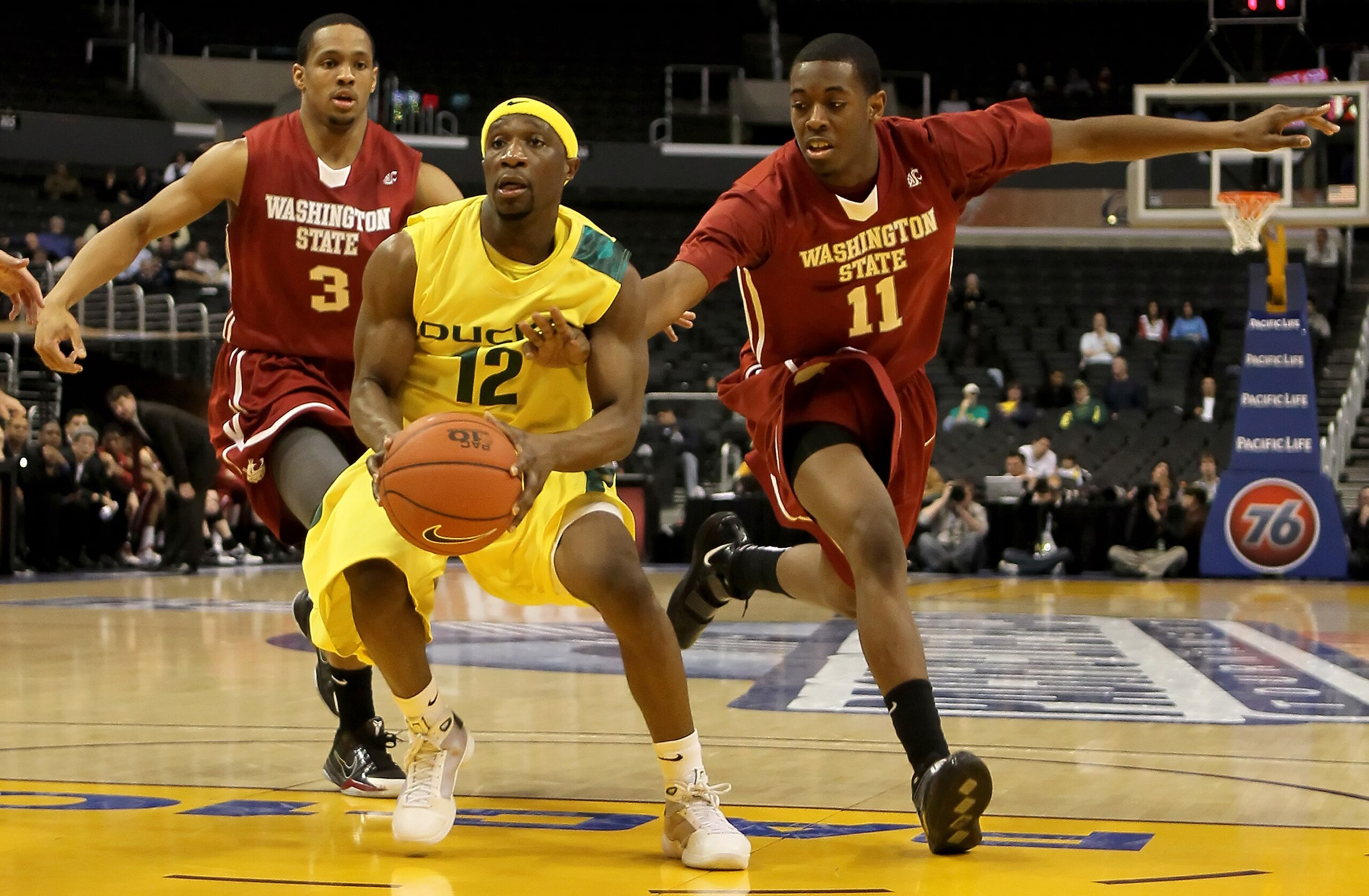 LOS ANGELES, CA - MARCH 10:  Tajuan Porter #12 of the Oregon Ducks drives to the basket while being pursued by Xaiver Thames #11 of the Washington State Cougars in the second half during the first round of the Pac-10 Basketball Tournament at Staples Cente