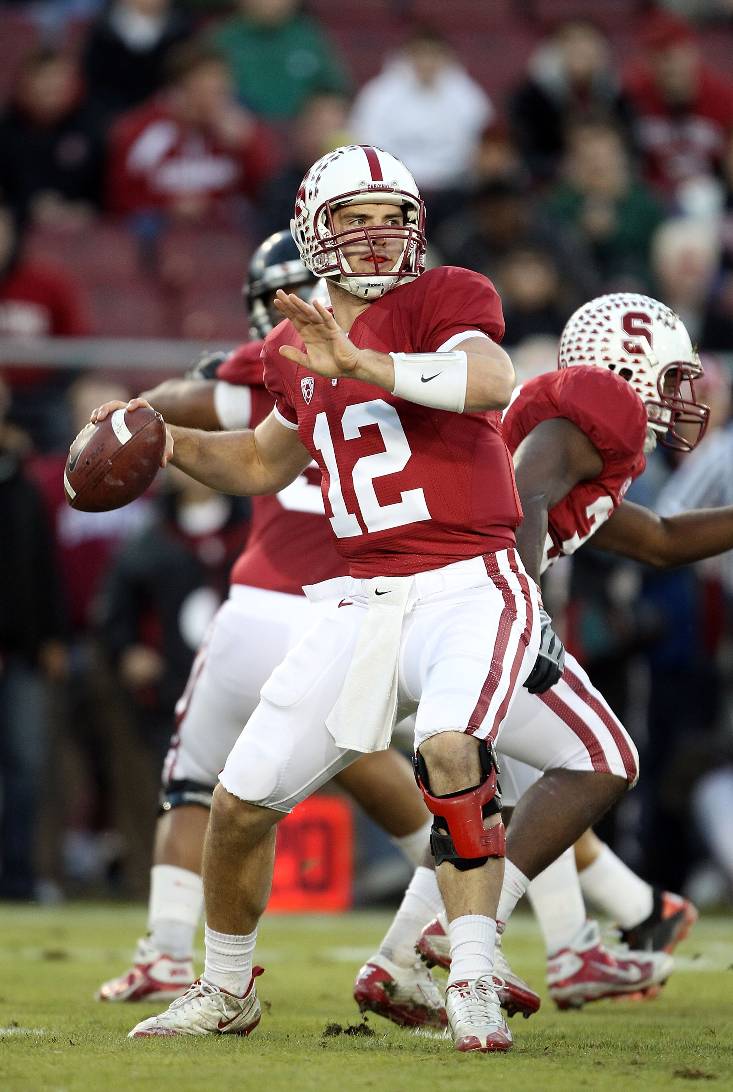 PALO ALTO, CA - NOVEMBER 27:  Andrew Luck #12 of the Stanford Cardinal in action against the Oregon State Beavers at Stanford Stadium on November 27, 2010 in Palo Alto, California.  (Photo by Ezra Shaw/Getty Images)