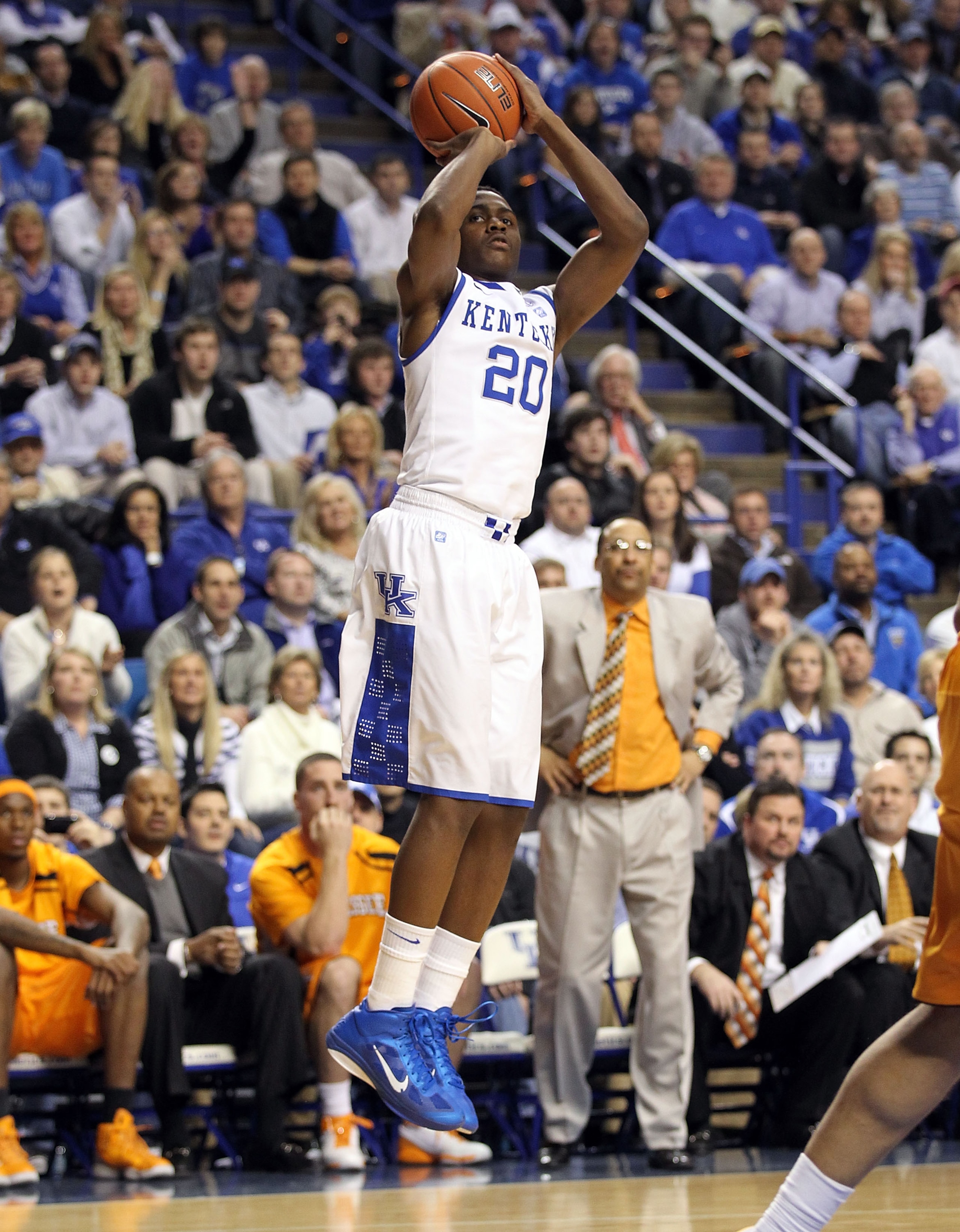 LEXINGTON, KY - FEBRUARY 08:  Doron Lamb #20 of the Kentucky Wildcats shoots the ball during the SEC game against the Tennessee Volunteers at Rupp Arena on February 8, 2011 in Lexington, Kentucky.  (Photo by Andy Lyons/Getty Images)