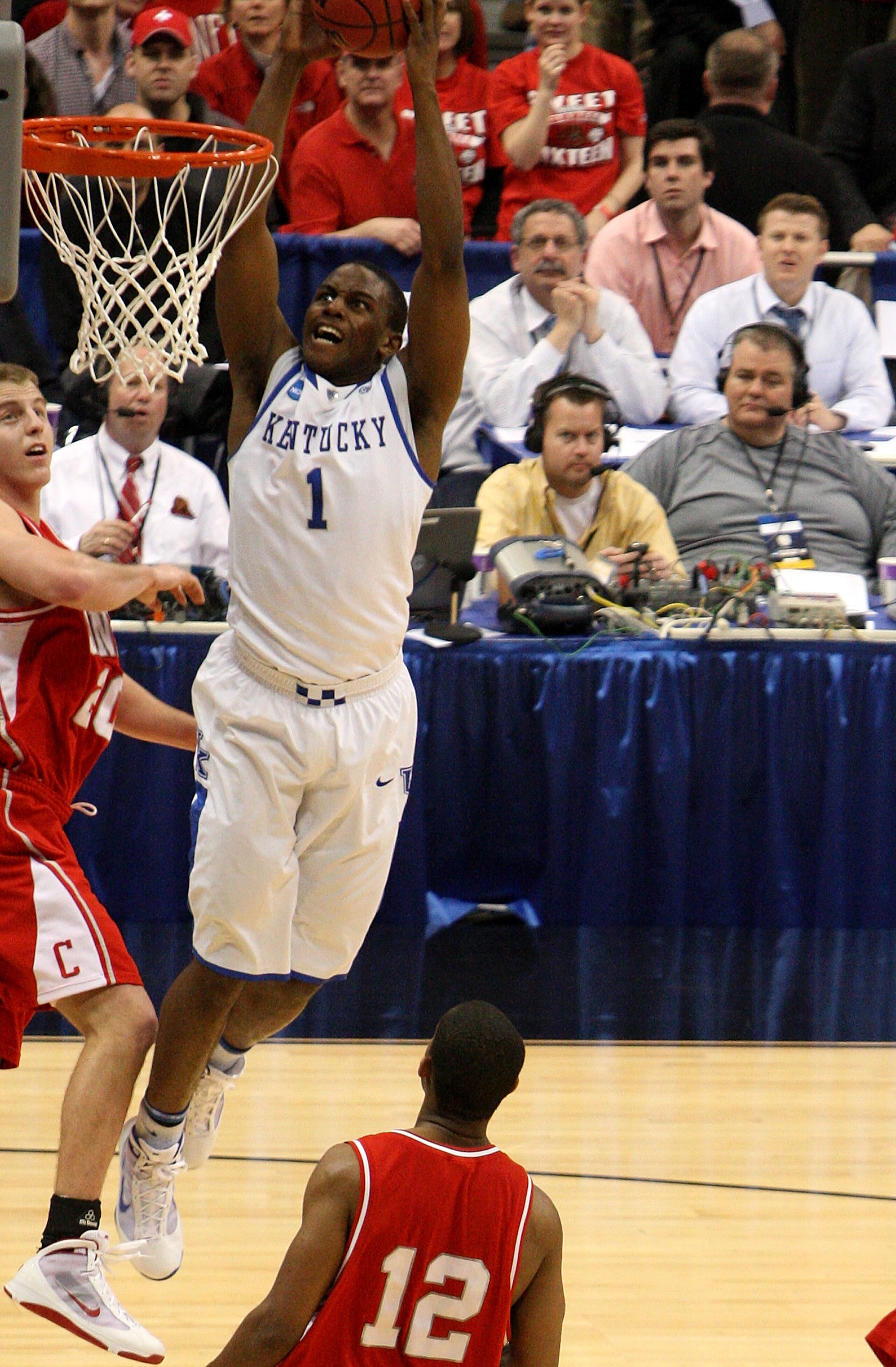 SYRACUSE, NY - MARCH 25:  Darius Miller #1 of the Kentucky Wildcats dunks against the Cornell Big Red during the east regional semifinal of the 2010 NCAA men's basketball tournament at the Carrier Dome on March 25, 2010 in Syracuse, New York.  (Photo by J