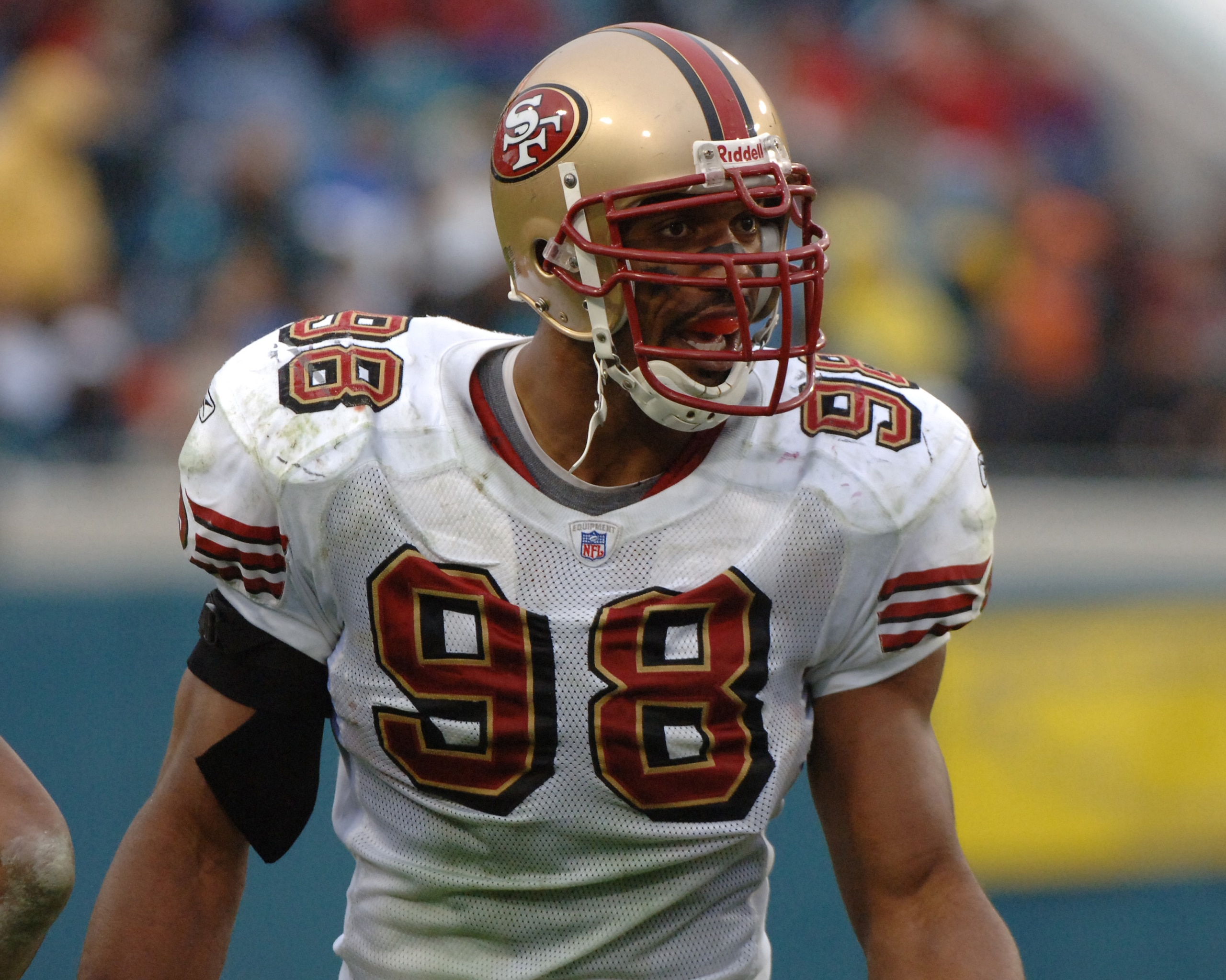San Francisco 49ers linebacker Julian Peterson sets on defense    against the Jacksonville Jaguars December 18, 2005 in Jacksonville.  The Jaguars defeated the 49ers 10 - 9.  (Photo by Al Messerschmidt/Getty Images)