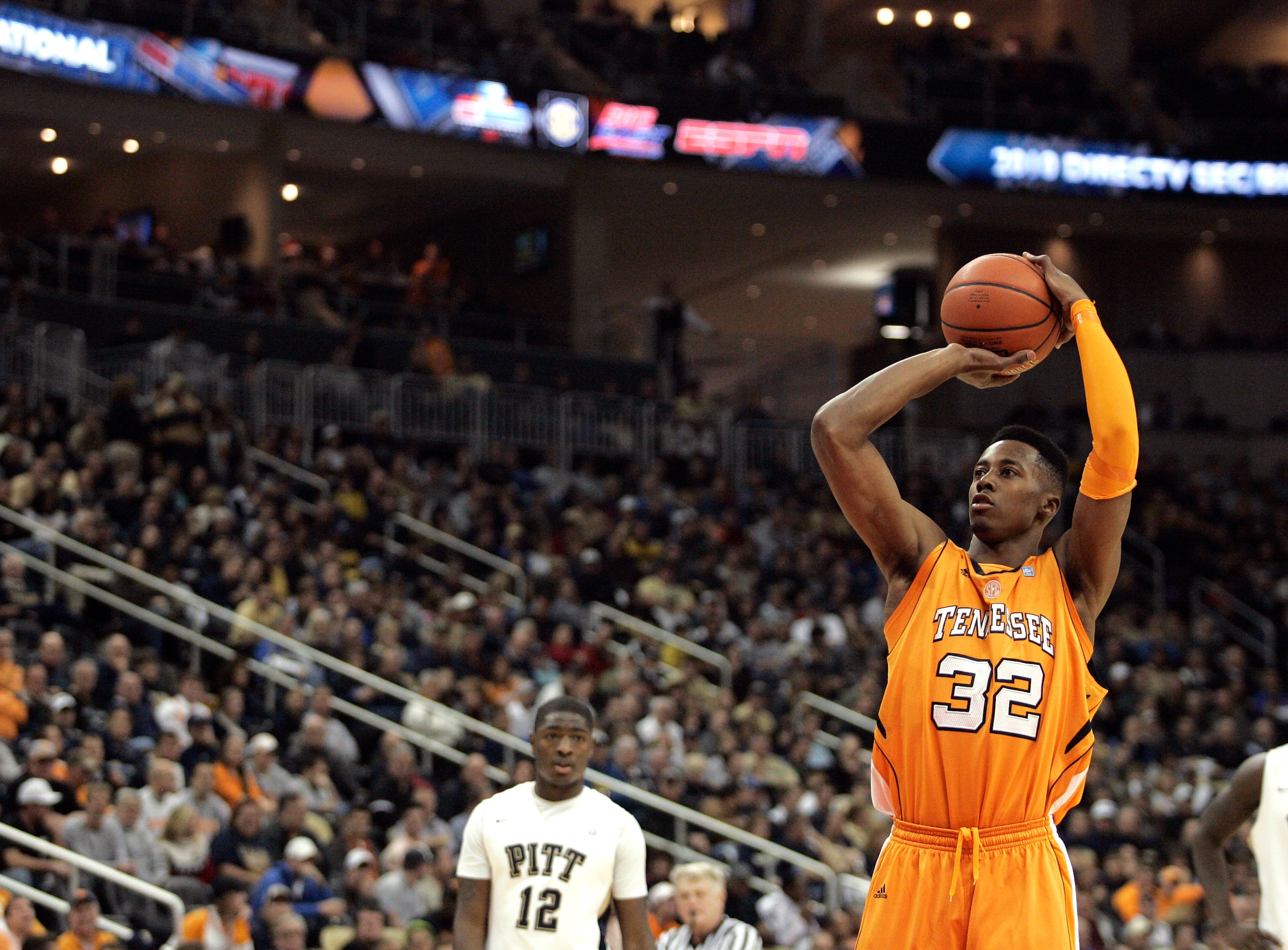 PITTSBURGH, PA - DECEMBER 11:  Scotty Hopson #32 of the Tennessee Volunteers shoots a technical against the Pittsburgh Panthers during the SEC/BIG EAST Invitational at Consol Energy Center on December 11, 2010 in Pittsburgh, Pennsylvania.  (Photo by Justi