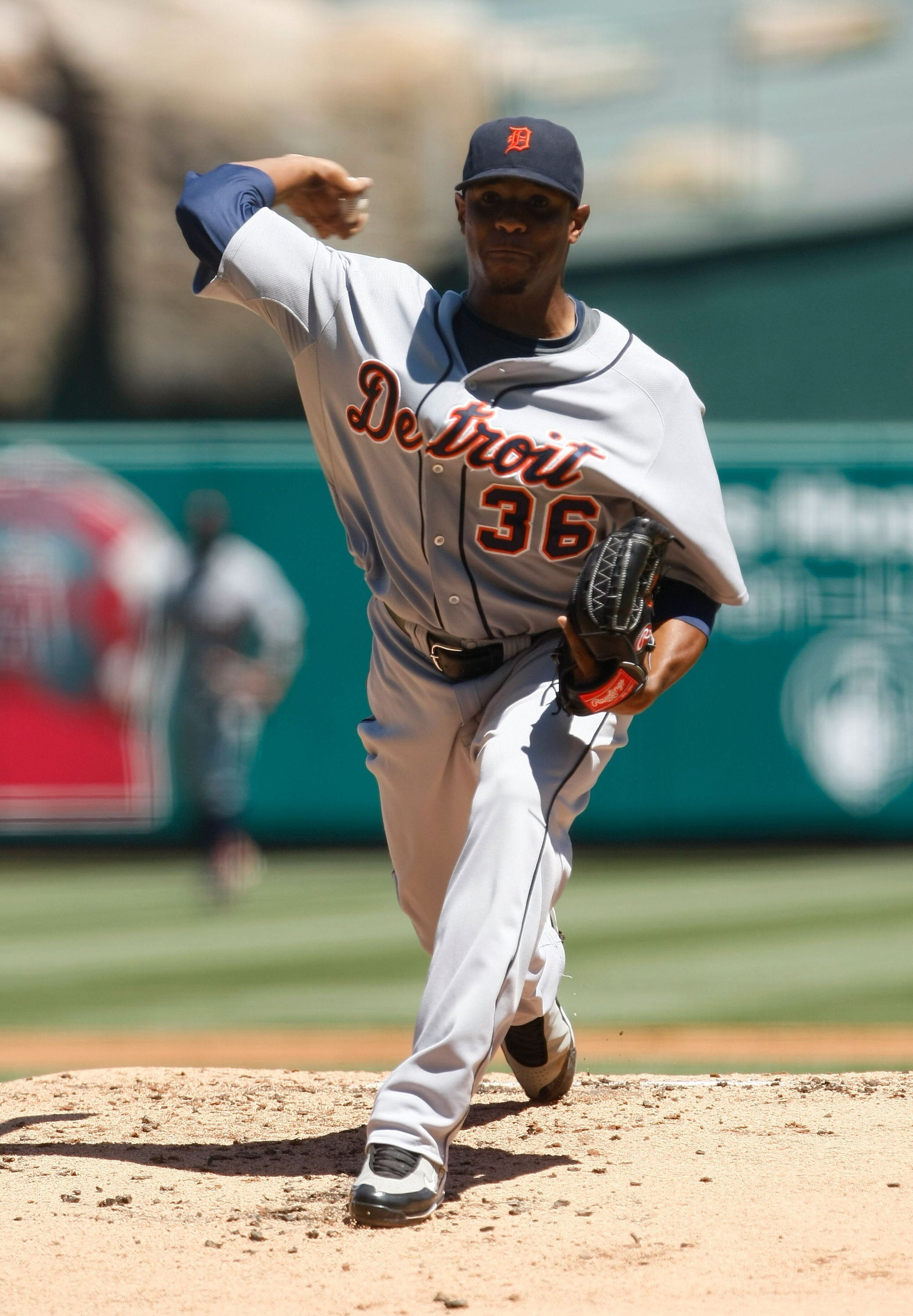 ANAHEIM, CA - AUGUST 26:  Edwin Jackson #36 of the Detroit Tigers pitches against the Los Angeles Angels of Anaheim at Angel Stadium on August 26, 2009 in Anaheim, California.  (Photo by Jeff Gross/Getty Images)
