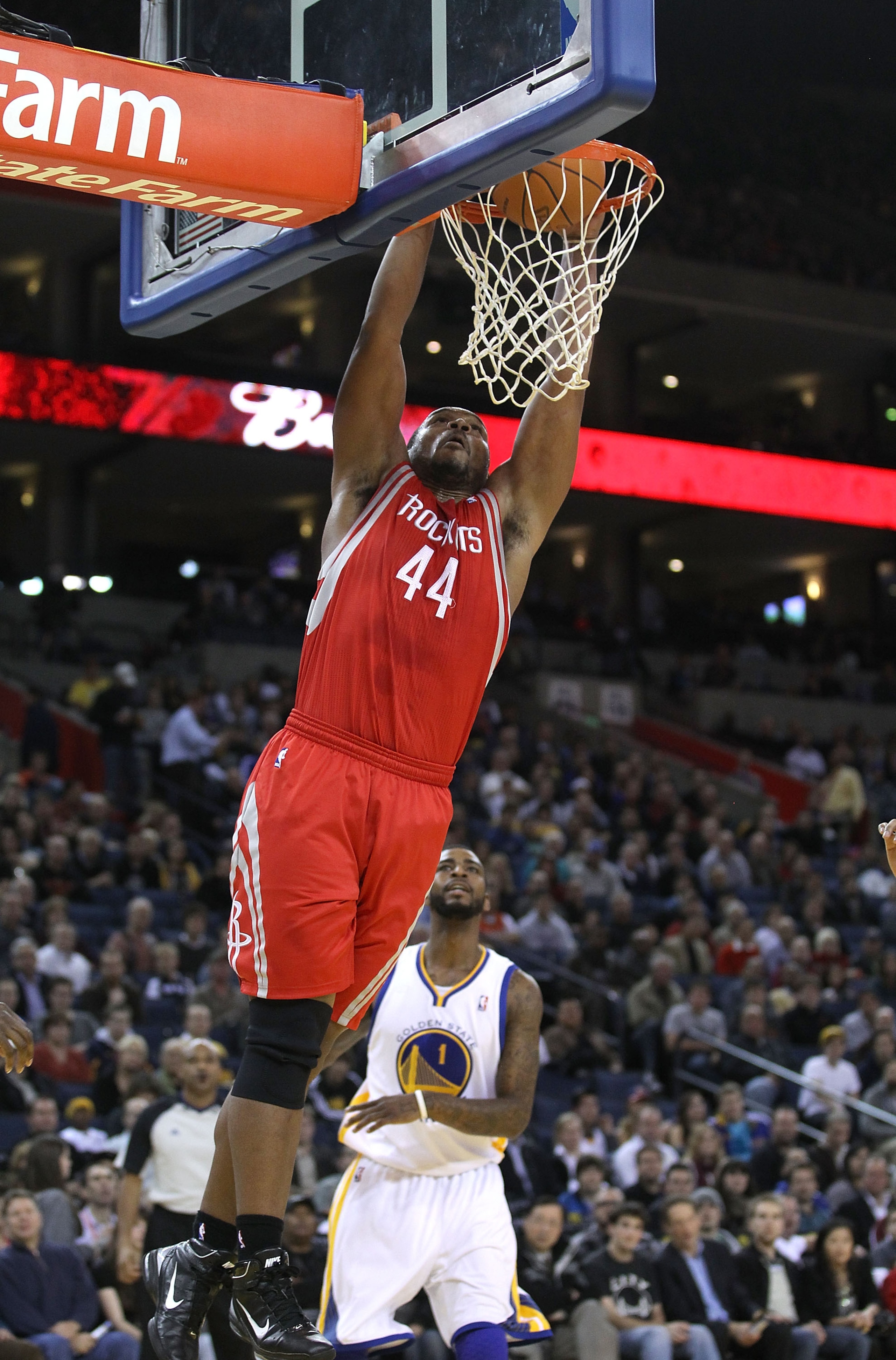 OAKLAND, CA - DECEMBER 20:  Chuck Hayes #44 of the Houston Rockets in action against the Golden State Warriors at Oracle Arena on December 20, 2010 in Oakland, California. NOTE TO USER: User expressly acknowledges and agrees that, by downloading and or us