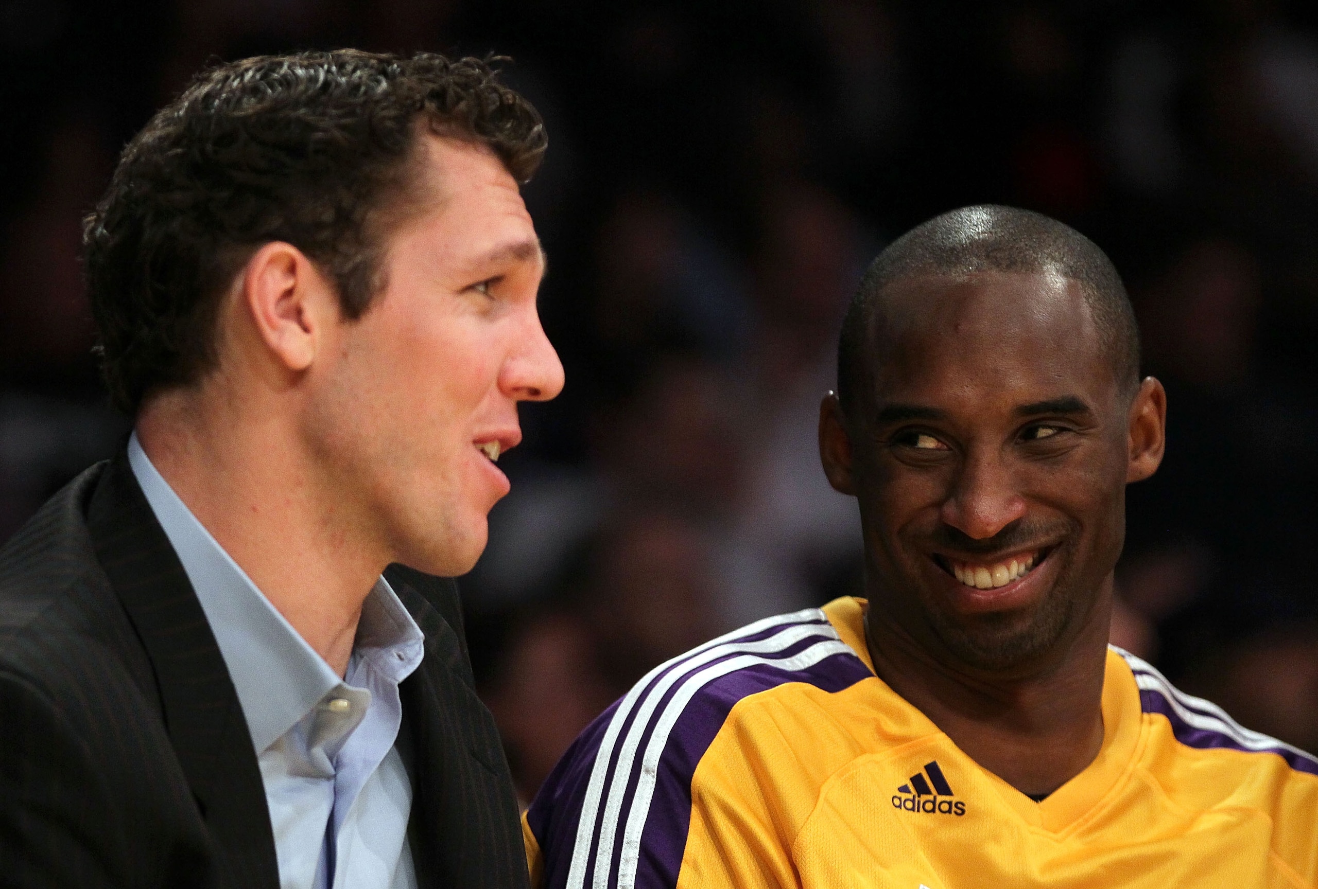 LOS ANGELES, CA - NOVEMBER 02: Luke Walton #4 of the Los Angeles Lakers talks to teammate Kobe Bryant #24 during the game against the Memphis Grizzlies at Staples Center on November 2, 2010 in Los Angeles, California. The Lakers defeated the Grizzlies 12 LOS ANGELES, CA - NOVEMBER 02: Luke Walton #4 of the Los Angeles Lakers talks to teammate Kobe Bryant #24 during the game against the Memphis Grizzlies at Staples Center on November 2, 2010 in Los Angeles, California. The Lakers defeated the Grizzlies 12