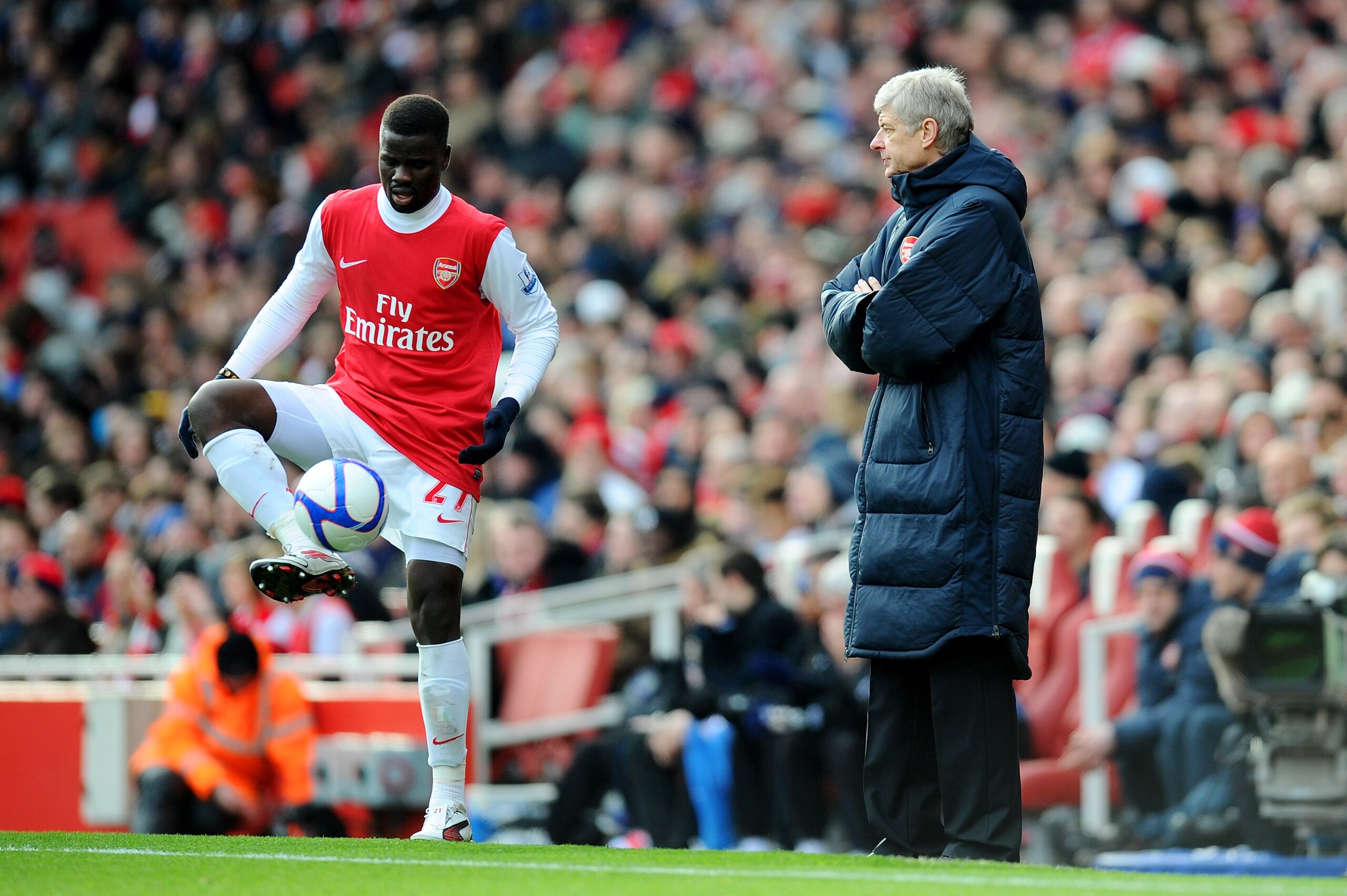 LONDON, ENGLAND - JANUARY 30:  Arsene Wenger the Arsenal manager looks on as Emmanuel Eboue of Arsenal controls the ball during the FA Cup sponsored by E.ON fourth round match between Arsenal and Huddersfield Town at The Emirates Stadium on January 30, 20
