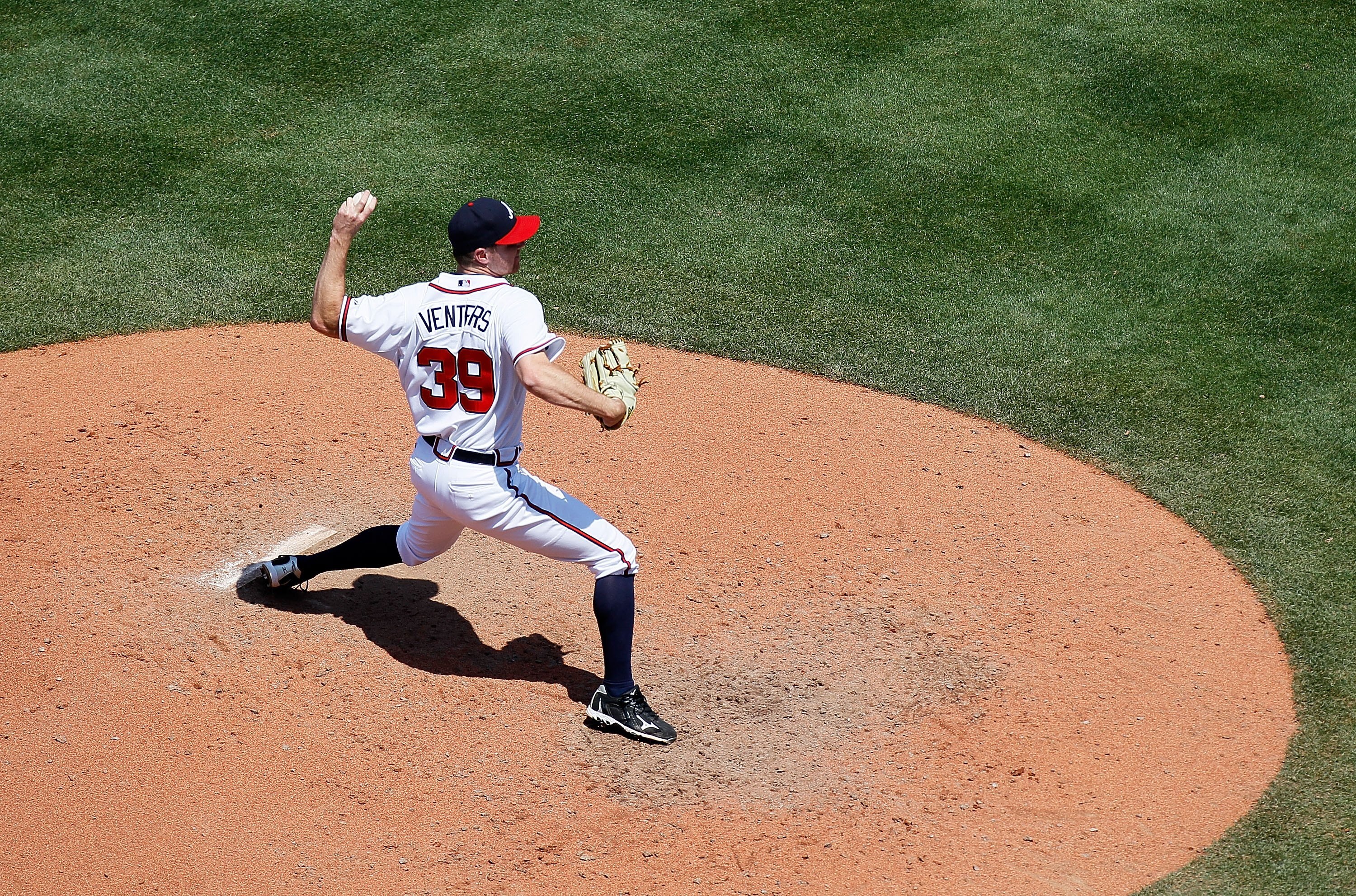 ATLANTA - MAY 20:  Pitcher Jonny Venters #39 of the Atlanta Braves against the Cincinnati Reds at Turner Field on May 20, 2010 in Atlanta, Georgia.  (Photo by Kevin C. Cox/Getty Images)