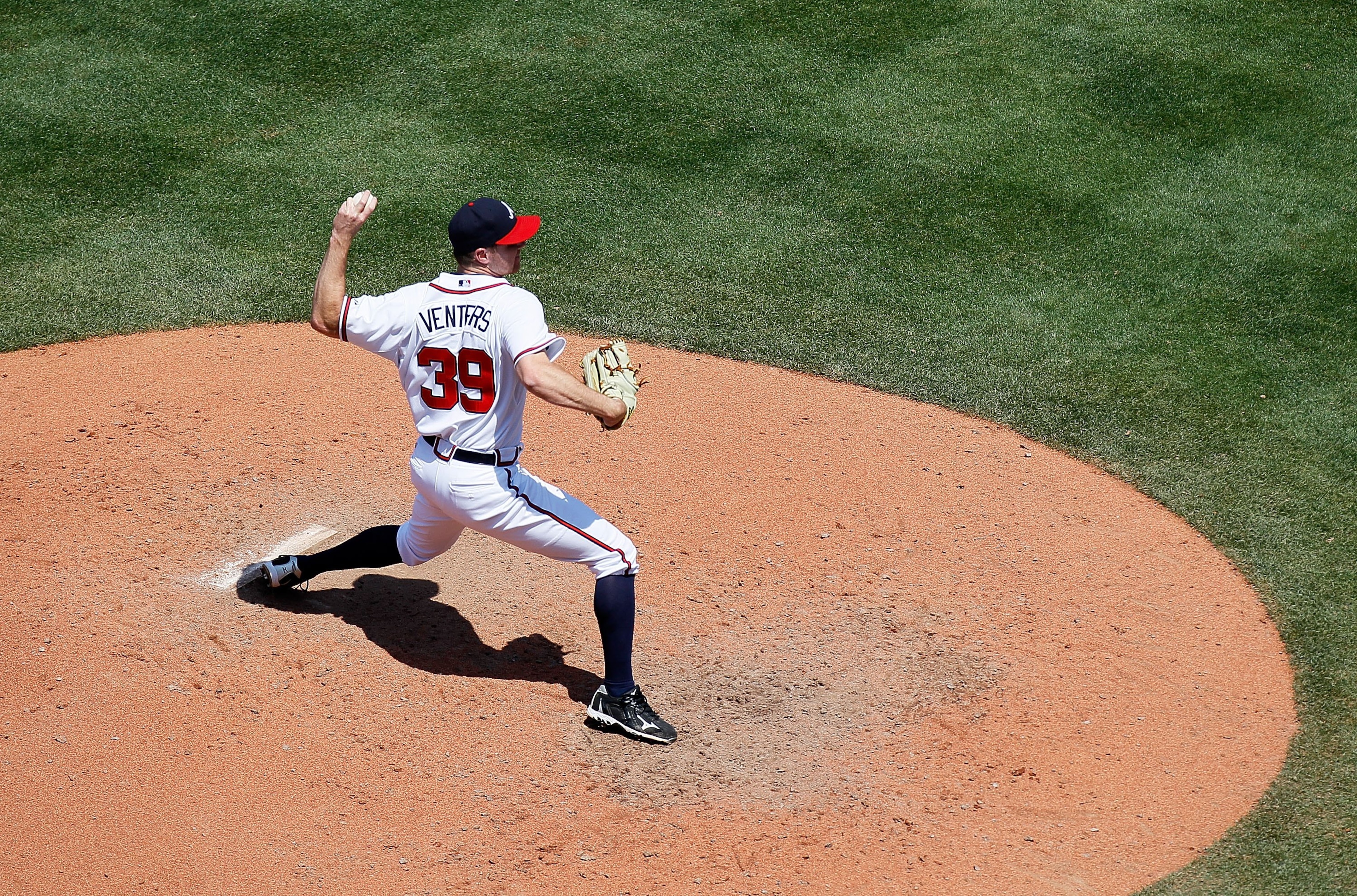 ATLANTA - MAY 20:  Pitcher Jonny Venters #39 of the Atlanta Braves against the Cincinnati Reds at Turner Field on May 20, 2010 in Atlanta, Georgia.  (Photo by Kevin C. Cox/Getty Images)