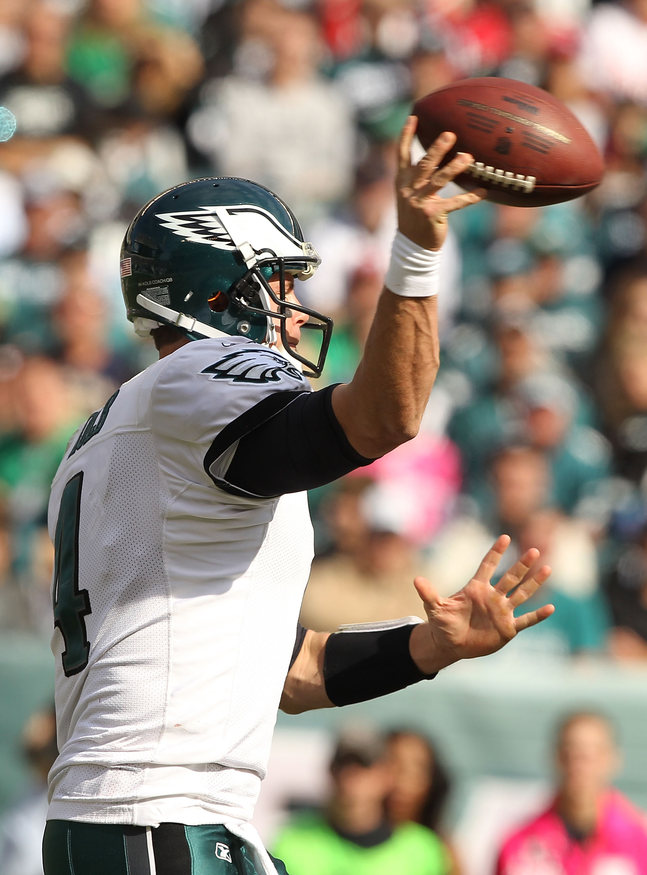 PHILADELPHIA - OCTOBER 17:  Kevin Kolb #4 of the Philadelphia Eagles passes against the Atlanta Falcons during their game at Lincoln Financial Field on October 17, 2010 in Philadelphia, Pennsylvania.  (Photo by Al Bello/Getty Images)