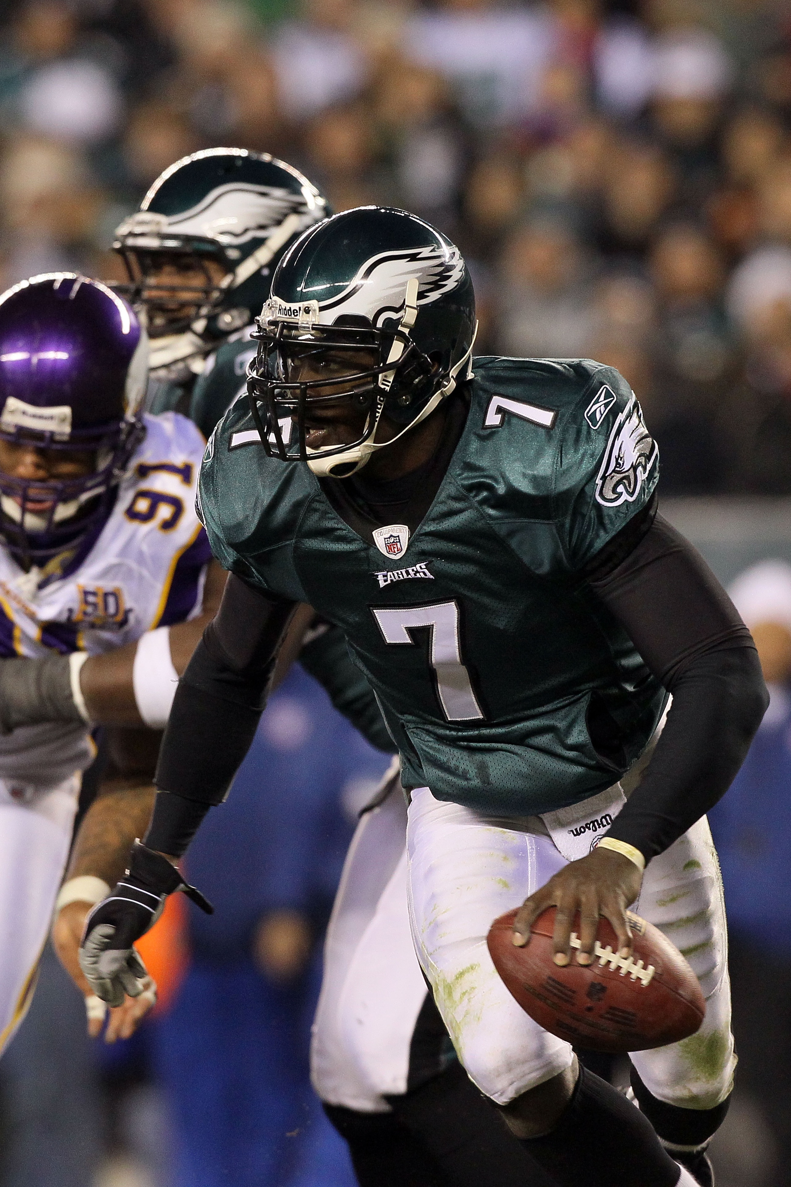 PHILADELPHIA, PA - DECEMBER 28: Michael Vick #7 of the Philadelphia Eagles in action against the Minnesota Vikings at Lincoln Financial Field on December 26, 2010 in Philadelphia, Pennsylvania. (Photo by Jim McIsaac/Getty Images) PHILADELPHIA, PA - DECEMBER 28: Michael Vick #7 of the Philadelphia Eagles in action against the Minnesota Vikings at Lincoln Financial Field on December 26, 2010 in Philadelphia, Pennsylvania. (Photo by Jim McIsaac/Getty Images)