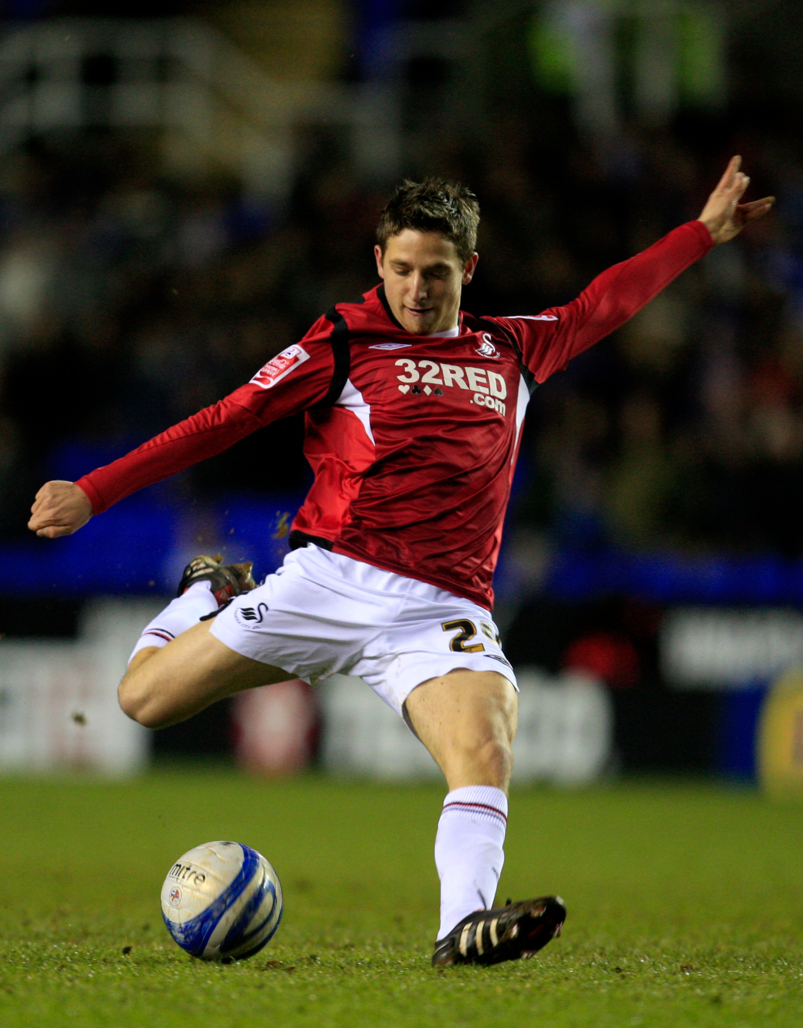 READING, ENGLAND - DECEMBER 26:  Joe Allen of Swansea City during the Reading and Swansea CIty Coca Cola Championship match at the Madjeski Stadium on December 26, 2009 in Reading, England. (Photo by Jed Leicester/Getty Images)