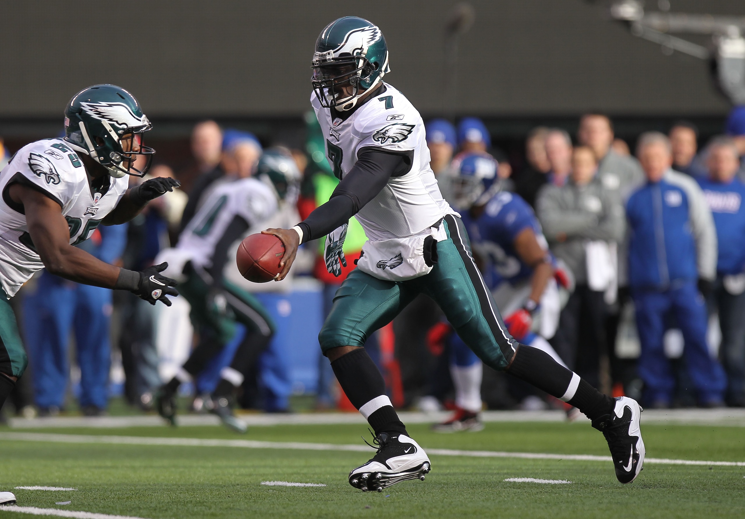 EAST RUTHERFORD, NJ - DECEMBER 19:  Michael Vick #7 of the Philadelphia Eagles against the New York Giants at New Meadowlands Stadium on December 19, 2010 in East Rutherford, New Jersey.  (Photo by Nick Laham/Getty Images)