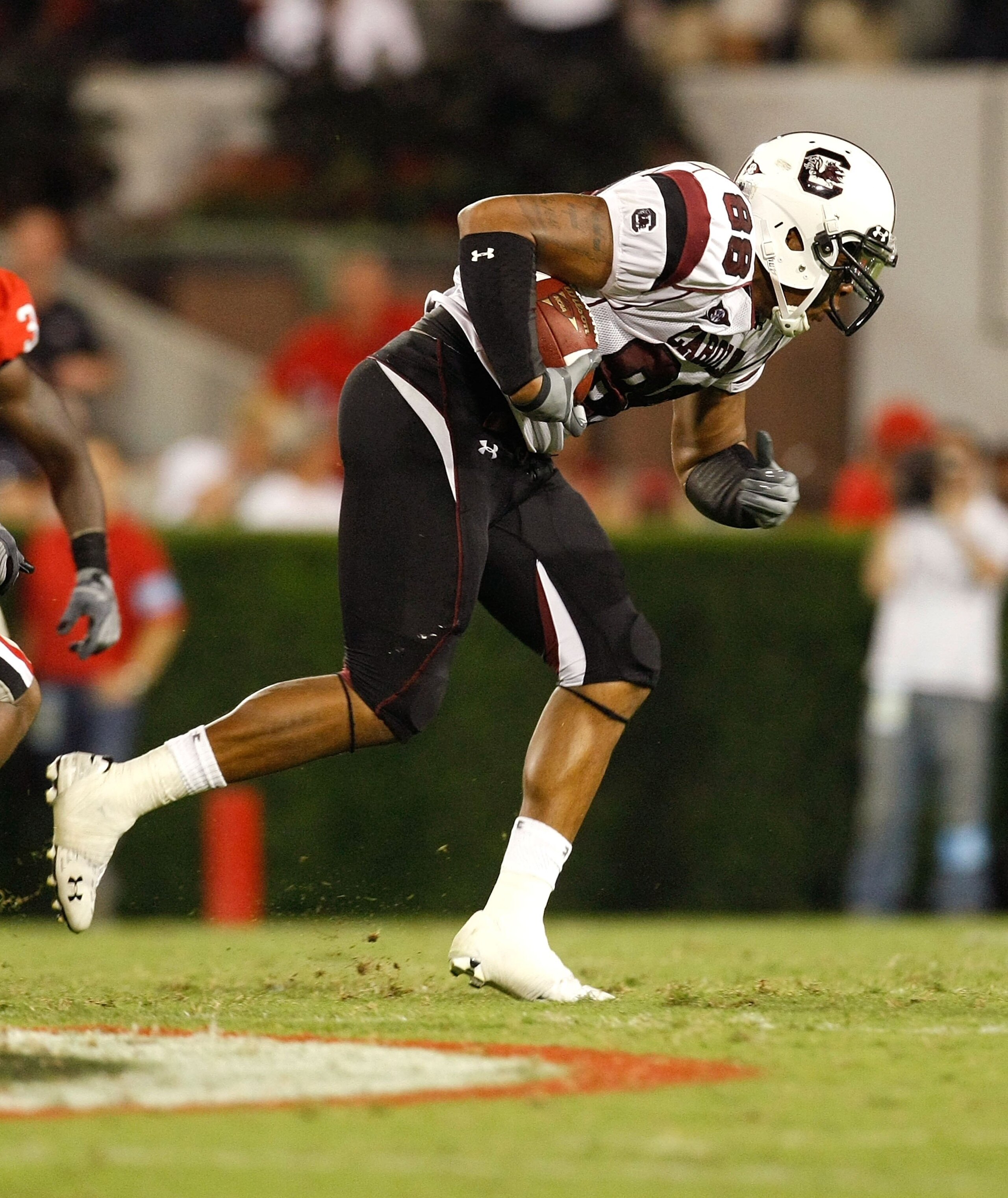 ATHENS, GA - SEPTEMBER 12:  Weslye Saunders #88 of the South Carolina Gamecocks against the Georgia Bulldogs at Sanford Stadium on September 12, 2009 in Athens, Georgia.  (Photo by Kevin C. Cox/Getty Images)