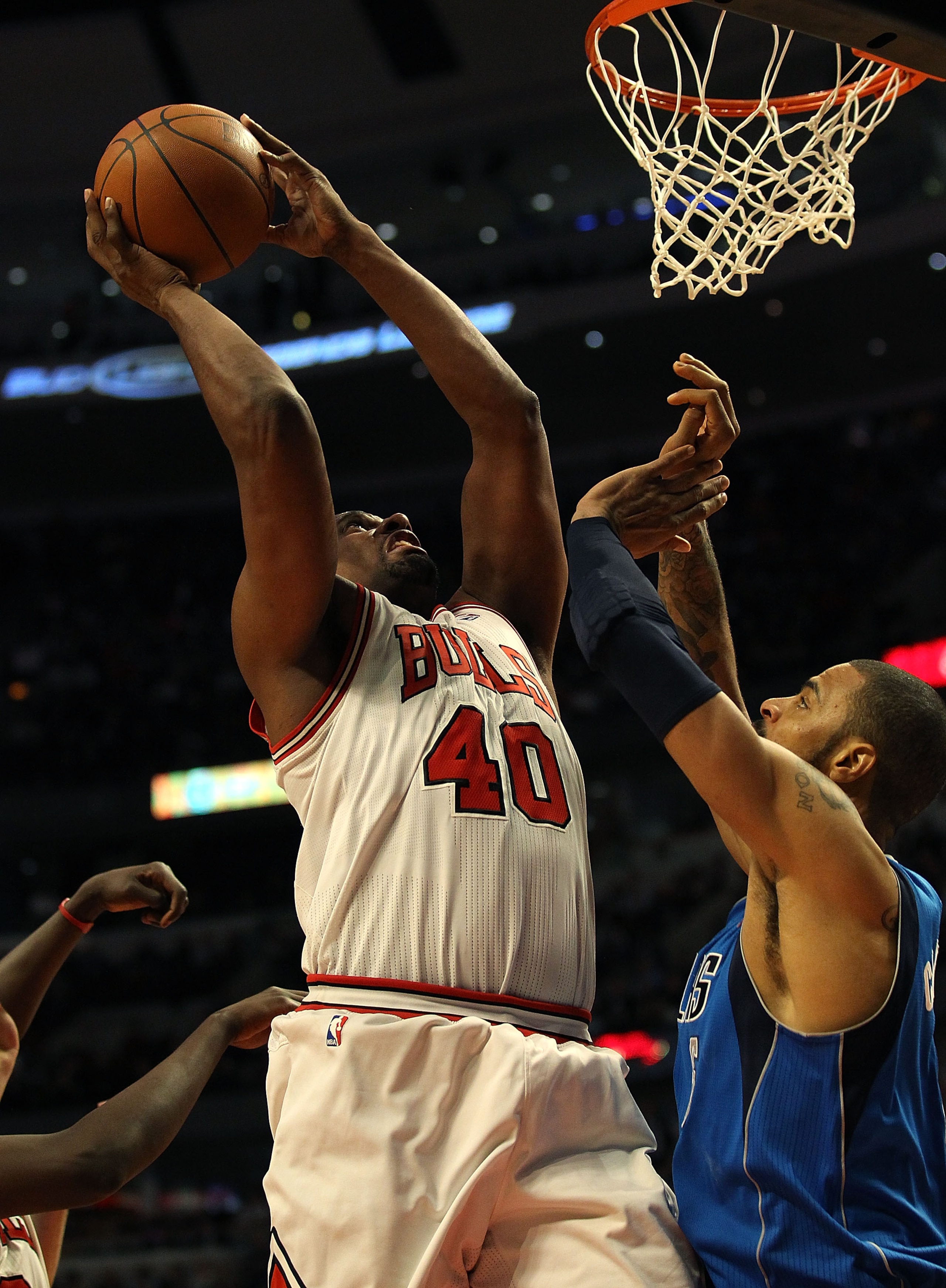CHICAGO, IL - JANUARY 20: Kurt Thomas #40 of the Chicago Bulls goes up for a shot against Tyson Chandler #6 of the Dallas Mavericks at the United Center on January 20, 2011 in Chicago, Illinois. The Bulls defeated the Mavericks 82-77. NOTE TO USER: User e