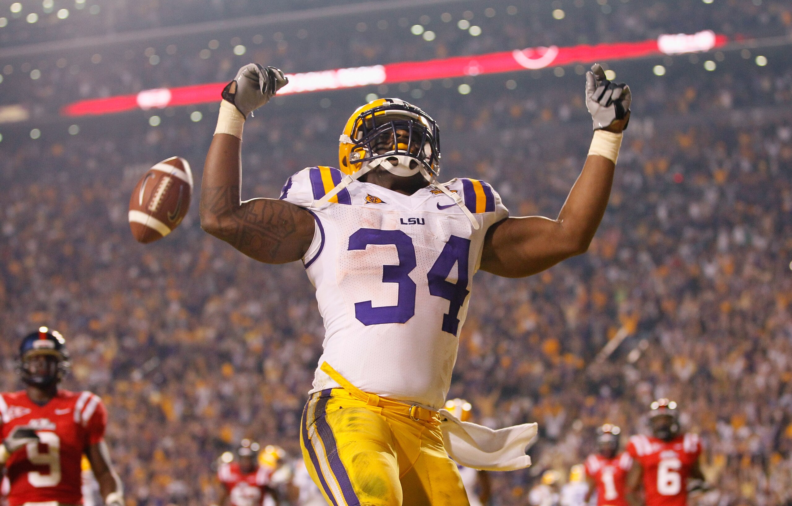 BATON ROUGE, LA - NOVEMBER 20:  Stevan Ridley #34 of the Louisiana State University Tigers reacts after scoring the go-ahead toucdown in the final minutes of the fourth quarter against the Ole Miss Rebels at Tiger Stadium on November 20, 2010 in Baton Rou