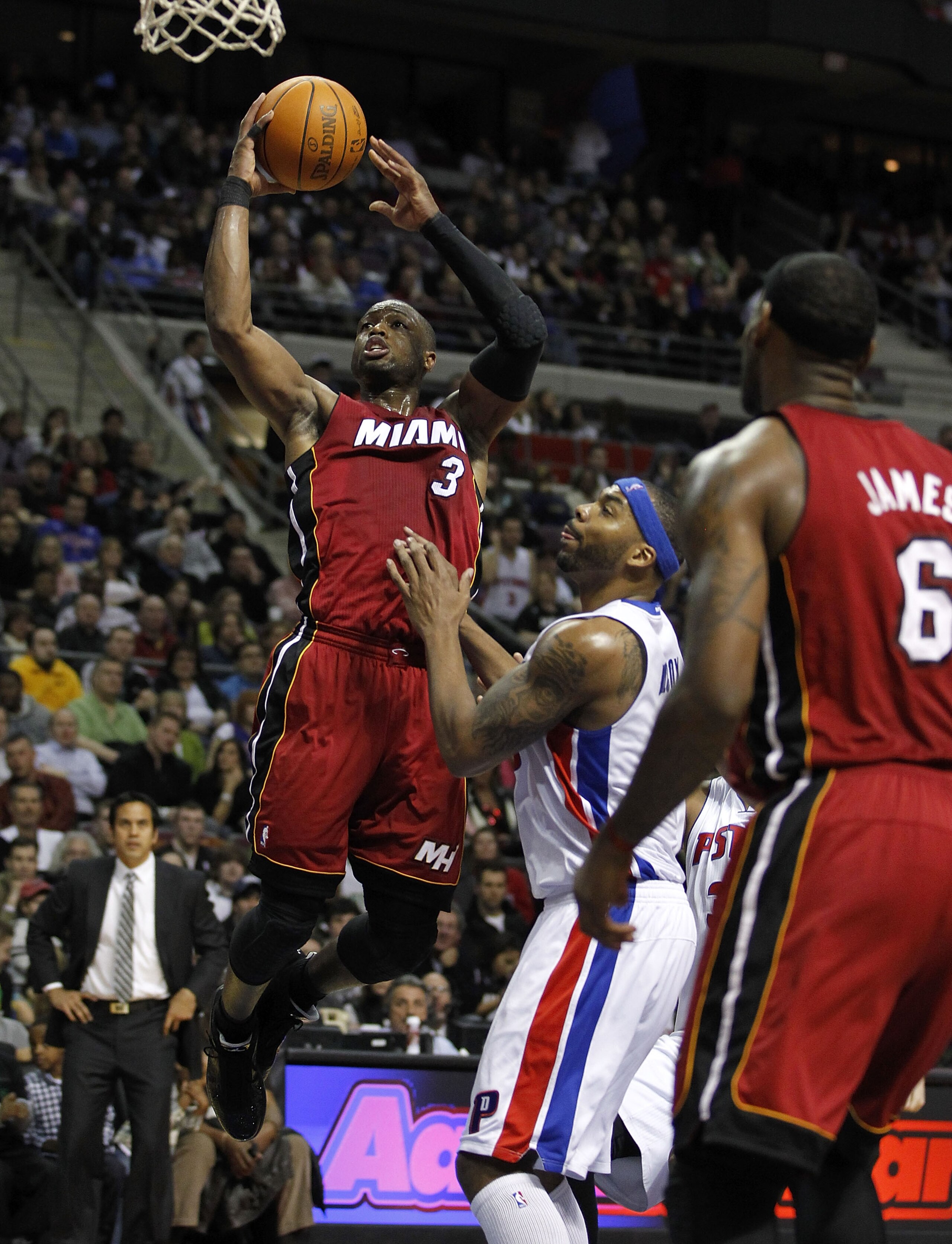 AUBURN HILLS, MI - FEBRUARY 11: Dwyane Wade #3 of the Miami Heat gets to the basket in front of Chris Wilcox #9 of the Detroit Pistons at The Palace of Auburn Hills on February 11, 2011 in Auburn Hills, Michigan. NOTE TO USER: User expressly acknowledge AUBURN HILLS, MI - FEBRUARY 11: Dwyane Wade #3 of the Miami Heat gets to the basket in front of Chris Wilcox #9 of the Detroit Pistons at The Palace of Auburn Hills on February 11, 2011 in Auburn Hills, Michigan. NOTE TO USER: User expressly acknowledge