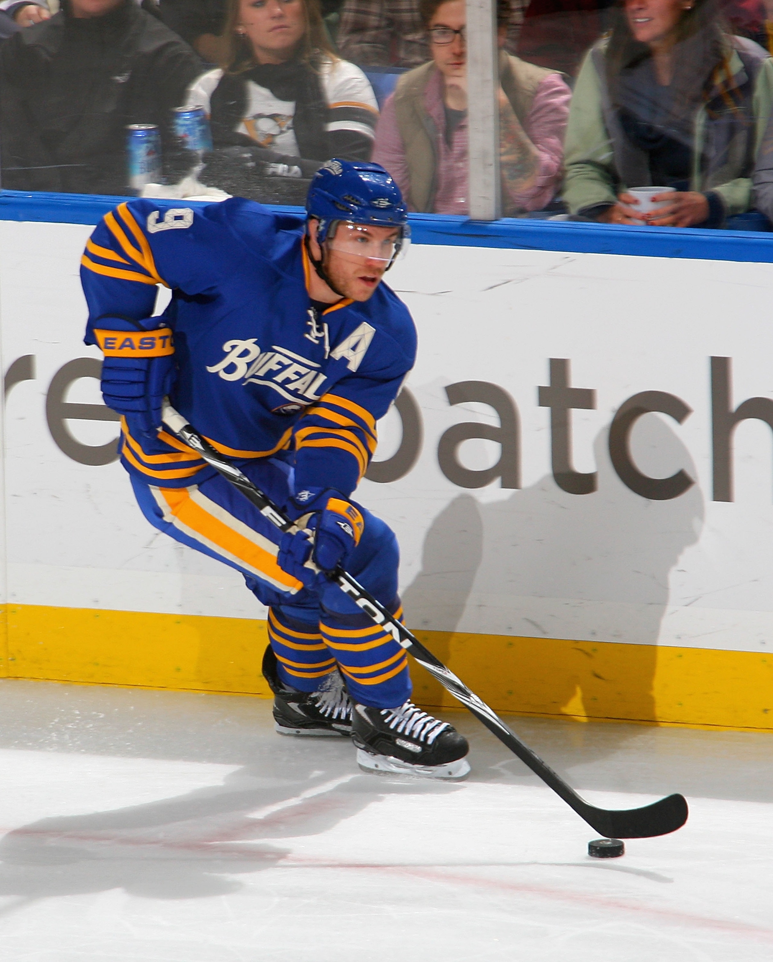 BUFFALO, NY - DECEMBER 11: Derek Roy #9 of the Buffalo Sabres skates against the Pittsburgh Penguins at HSBC Arena on December 11, 2010 in Buffalo, New York. Pittsburgh won 5-2.  (Photo by Rick Stewart/Getty Images)