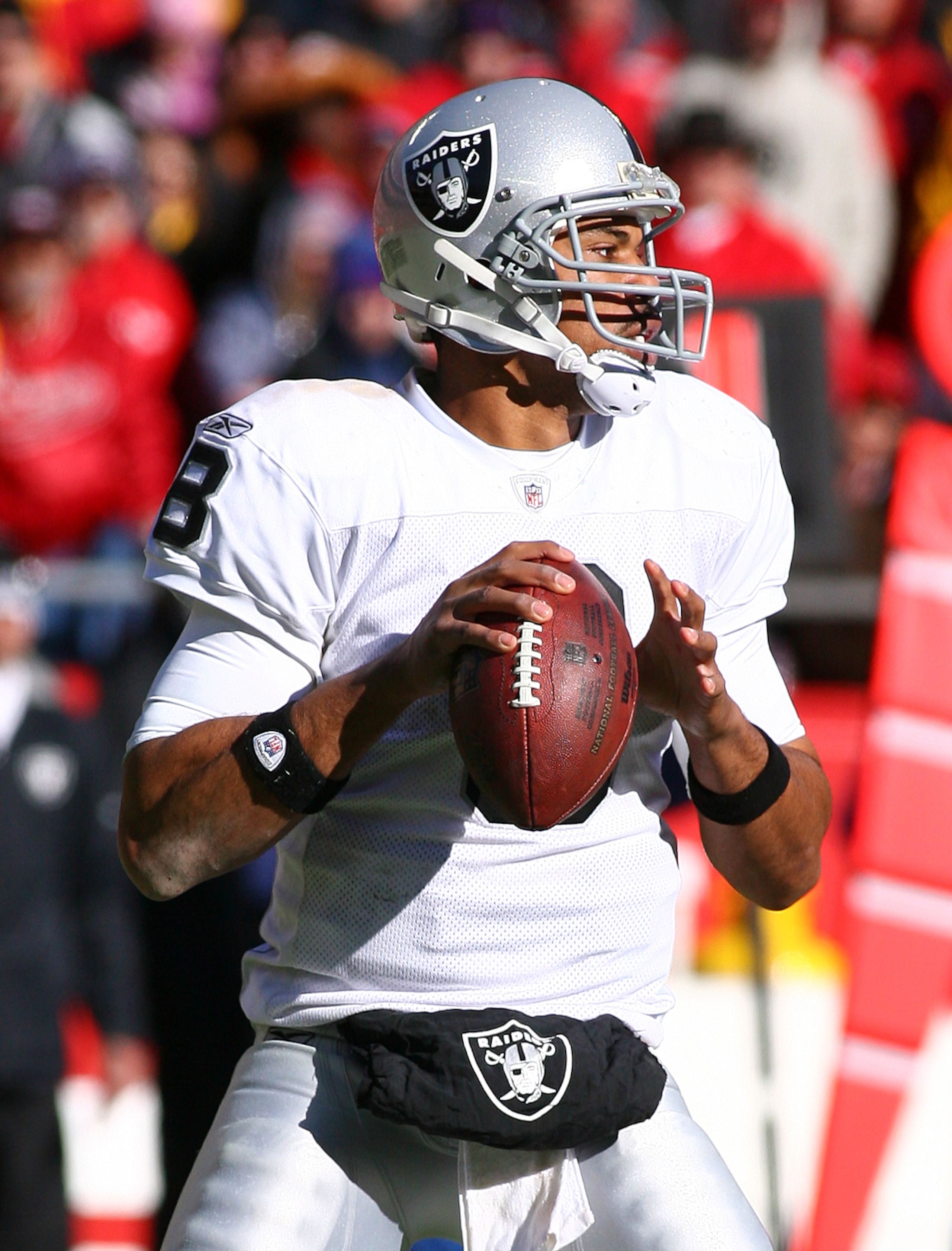 KANSAS CITY, MO - JANUARY 02:  Quarterback Jason Campbell #8 of the Oakland Raiders drops back to pass in a game against the Kansas City Chiefs at Arrowhead Stadium on January 2, 2011 in Kansas City, Missouri.  (Photo by Tim Umphrey/Getty Images)