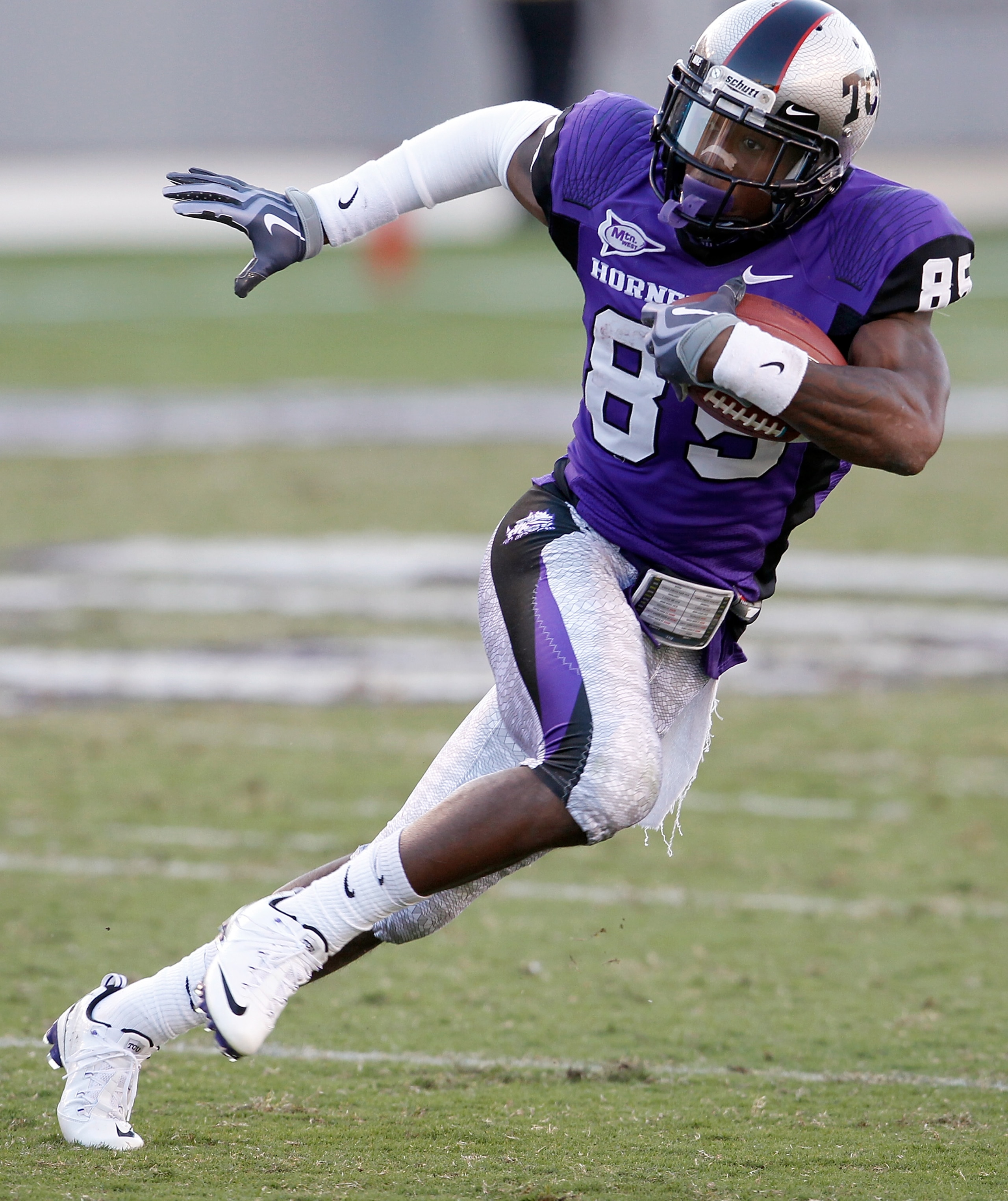 FORT WORTH, TX - OCTOBER 16:  Wide receiver Jeremy Kerley #85 of the TCU Horned Frogs carries the ball against the BYU Cougars at Amon G. Carter Stadium on October 16, 2010 in Fort Worth, Texas.  TCU beat BYU 31-3.  (Photo by Tom Pennington/Getty Images)