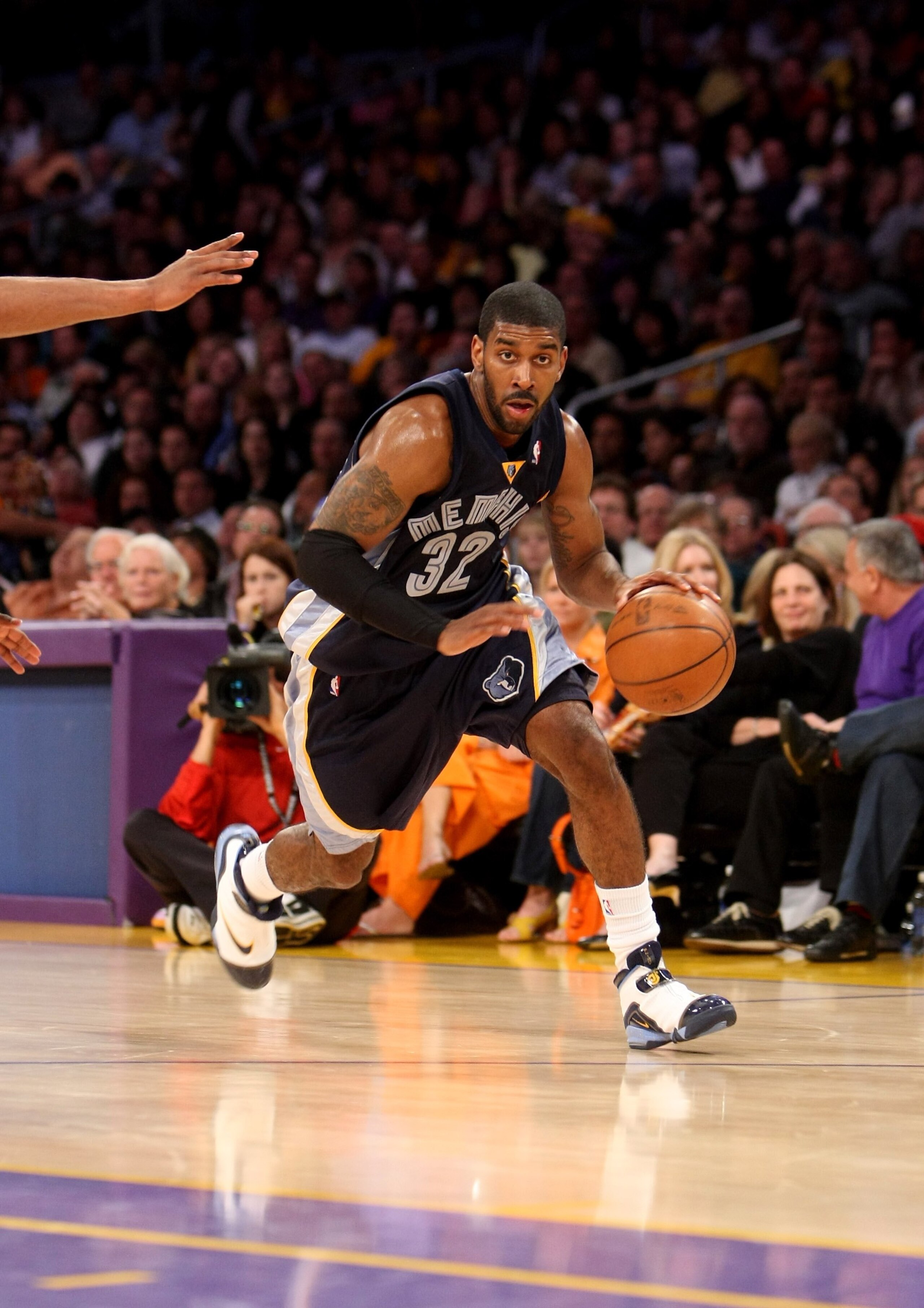 LOS ANGELES - APRIL 12:  O.J. Mayo #32 of the Memphis Grizzlies drives against the Los Angeles Lakers on April 12, 2009 at Staples Center in Los Angeles, California.  The Lakers won 92-75.  NOTE TO USER: User expressly acknowledges and agrees that, by dow