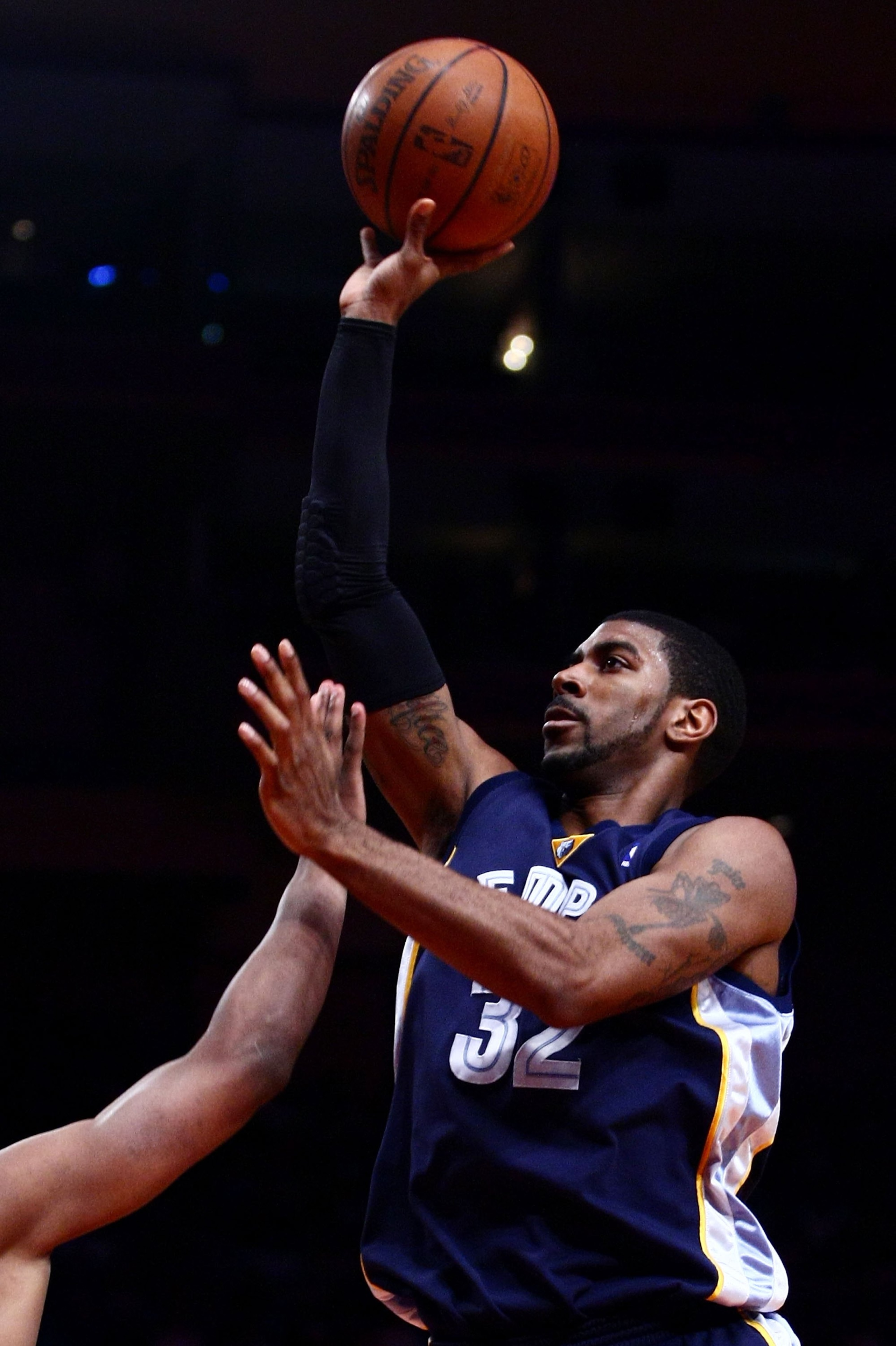 NEW YORK - JANUARY 23:  O.J. Mayo #32 of the Memphis Grizzlies goes up for a shot during the game against the New York Knicks at Madison Square Garden January 23, 2009 in New York City. NOTE TO USER: User expressly acknowledges and agrees that, by downloa