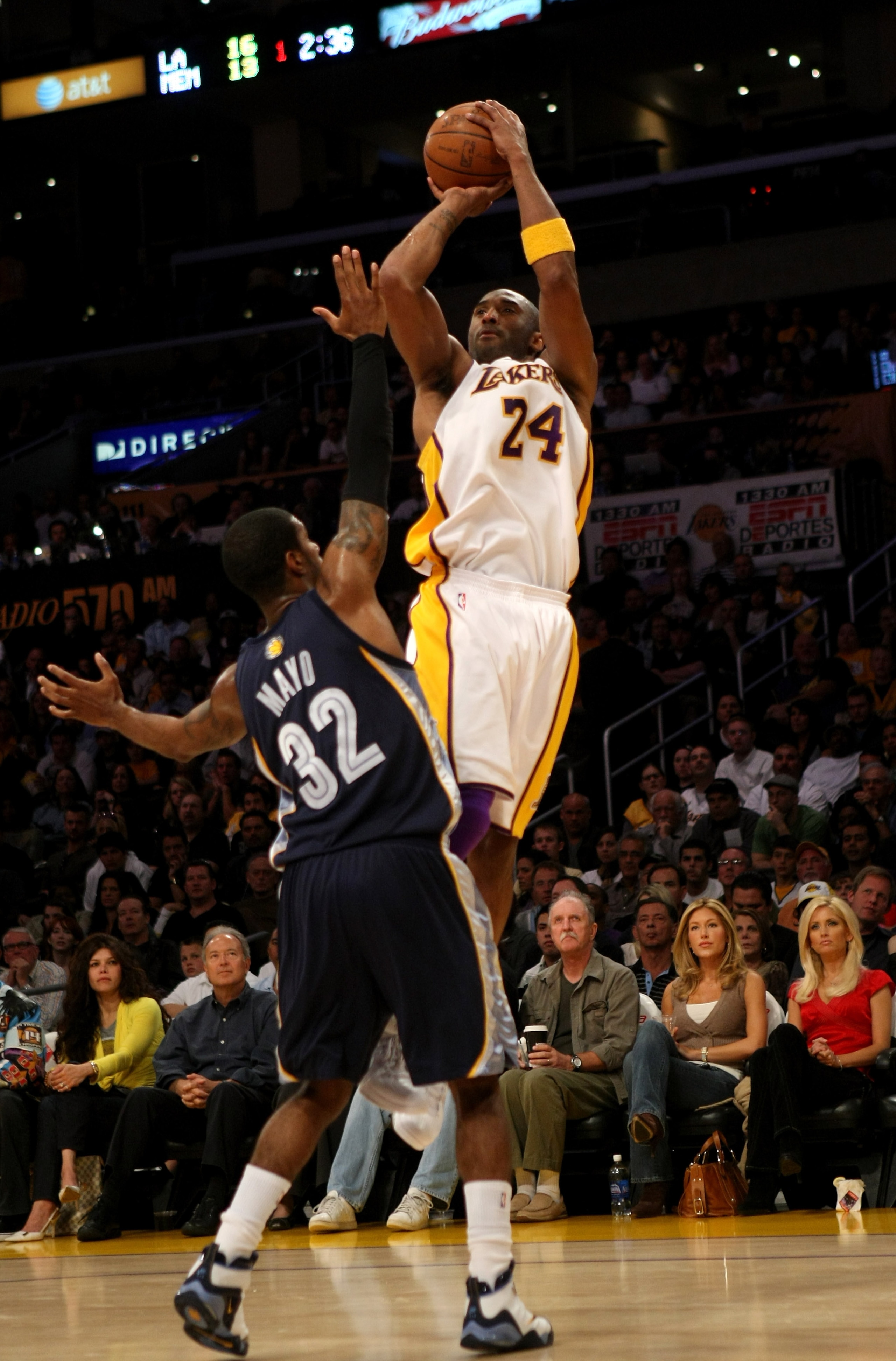 LOS ANGELES, CA - APRIL 12:  Kobe Bryant #24 of the Los Angeles Lakers shoots over O.J. Mayo #32 of the Memphis Grizzlies on April 12, 2009 at Staples Center in Los Angeles, California.   NOTE TO USER: User expressly acknowledges and agrees that, by downl