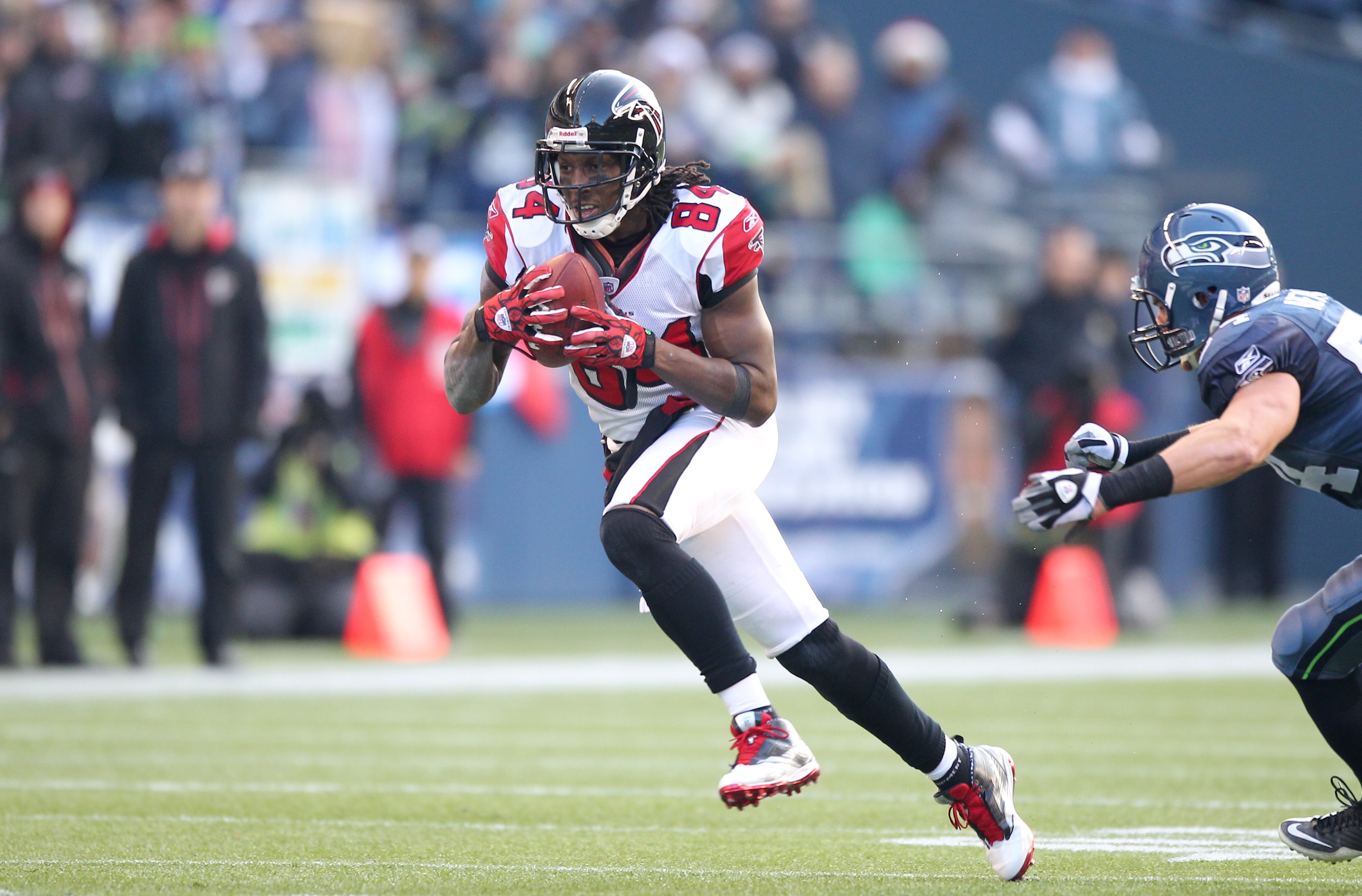 SEATTLE, WA - DECEMBER 19:  Wide receiver Roddy White #84 of the Atlanta Falcons rushes against Will Herring #54 of the Seattle Seahawks at Qwest Field on December 19, 2010 in Seattle, Washington. (Photo by Otto Greule Jr/Getty Images)
