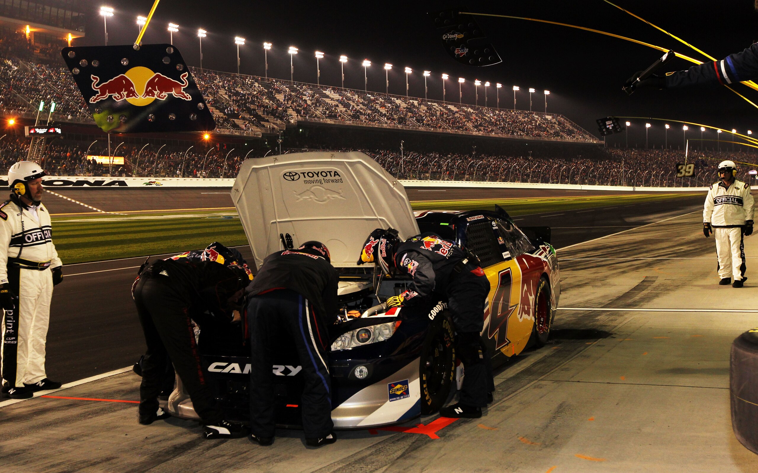 DAYTONA BEACH, FL - FEBRUARY 12: Kasey Kahne, driver of the #4 Red Bull Toyota, stops in the pits after losing power during the NASCAR Budweiser Shootout at Daytona International Speedway on February 12, 2011 in Daytona Beach, Florida. (Photo by Nick La DAYTONA BEACH, FL - FEBRUARY 12: Kasey Kahne, driver of the #4 Red Bull Toyota, stops in the pits after losing power during the NASCAR Budweiser Shootout at Daytona International Speedway on February 12, 2011 in Daytona Beach, Florida. (Photo by Nick La