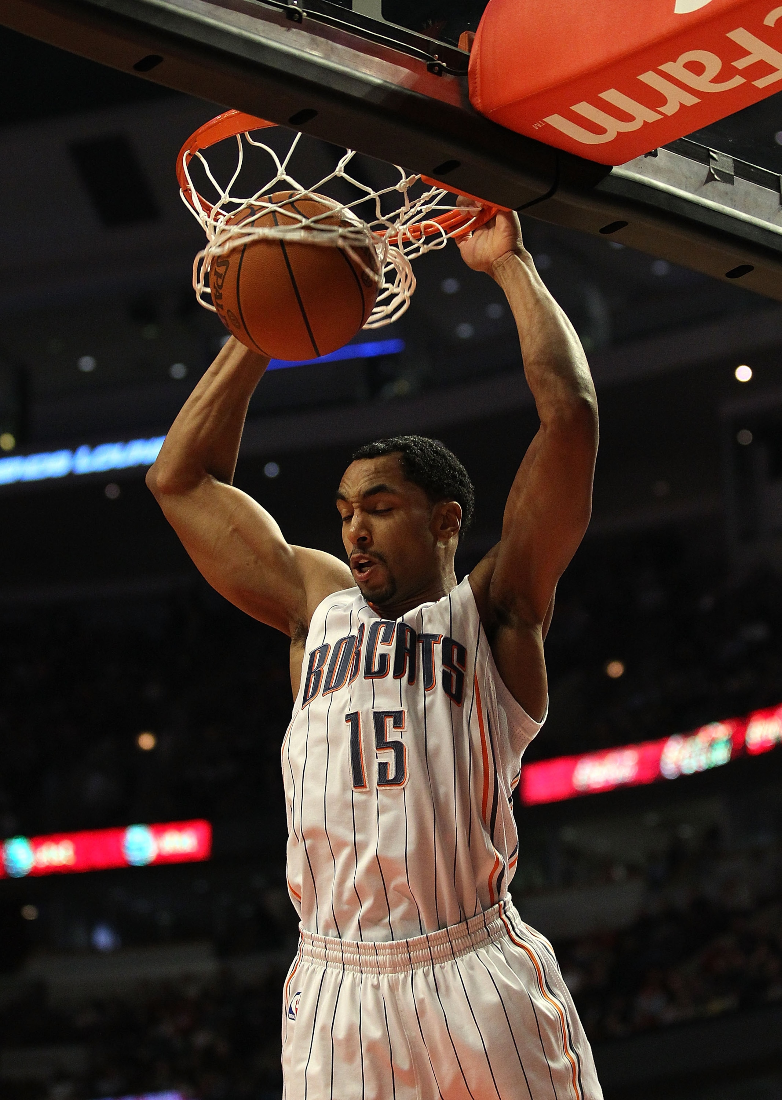 CHICAGO, IL - FEBRUARY 15: Gerald Henderson #15 of the Charlotte Bobcats dunks the ball against the Chicago Bulls at the United Center on February 15, 2011 in Chicago, Illinois. NOTE TO USER: User expressly acknowledges and agrees that, by downloading and